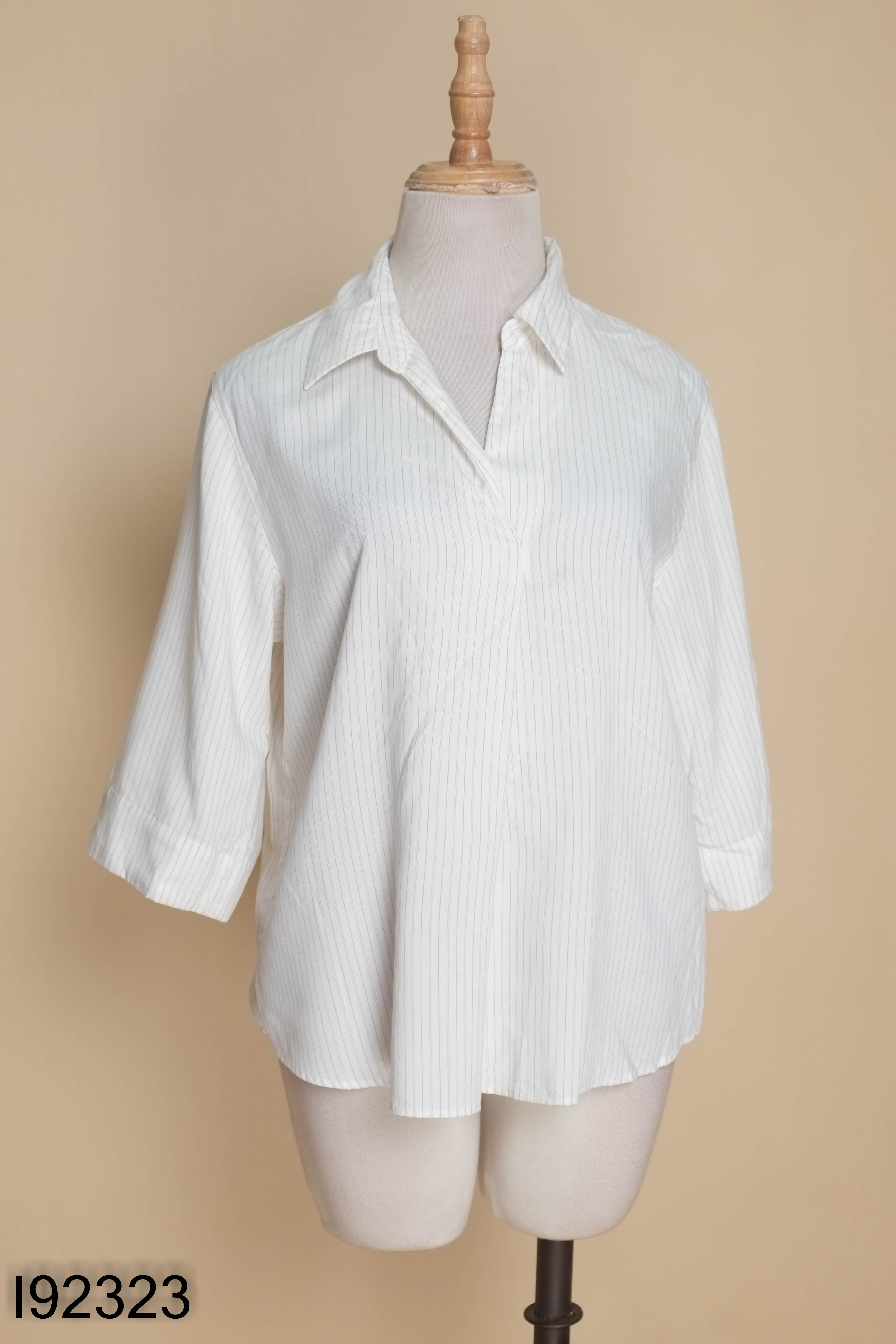 Áo sơ mi UNIQLO be sọc