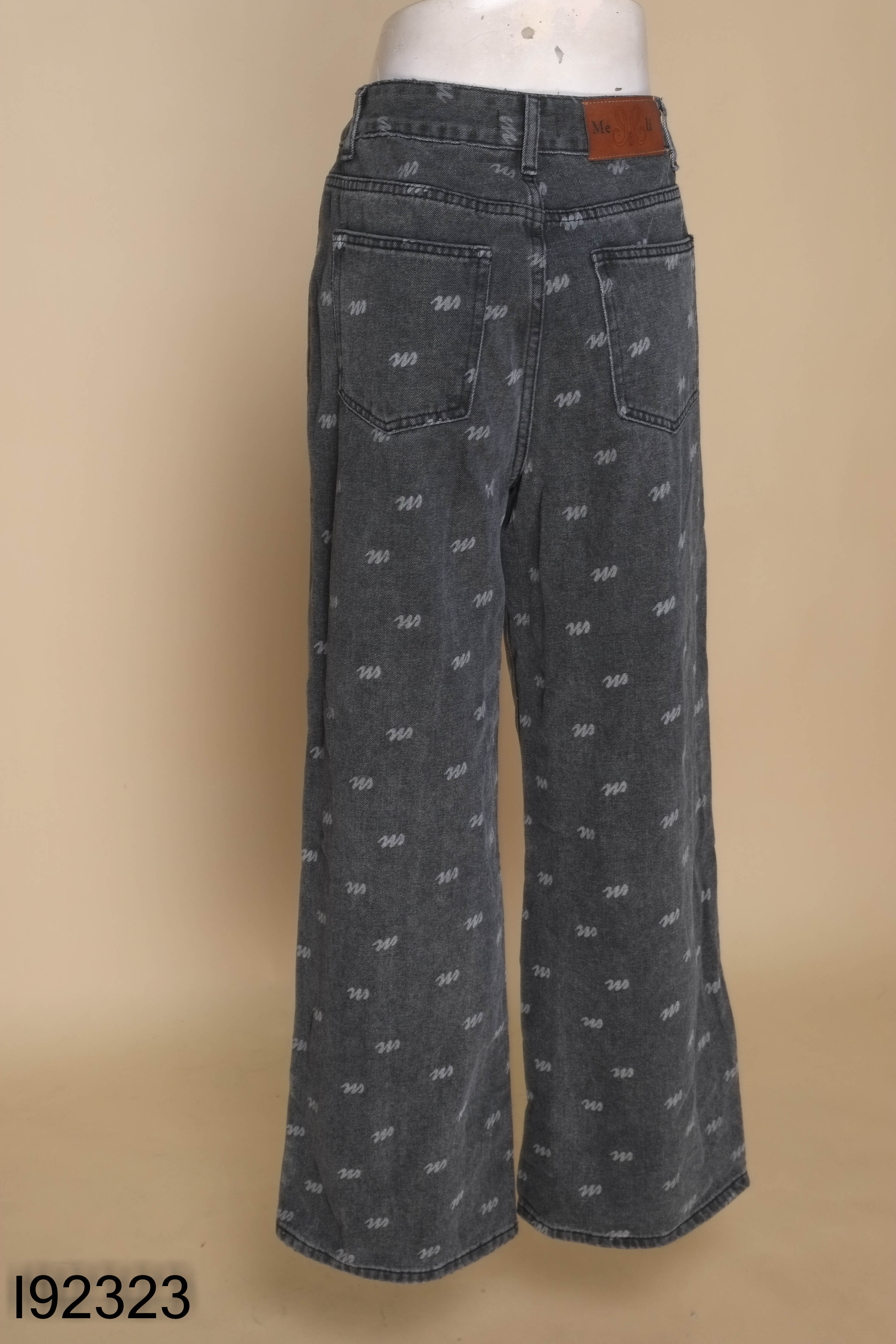 Quần jeans xám MELI in chữ