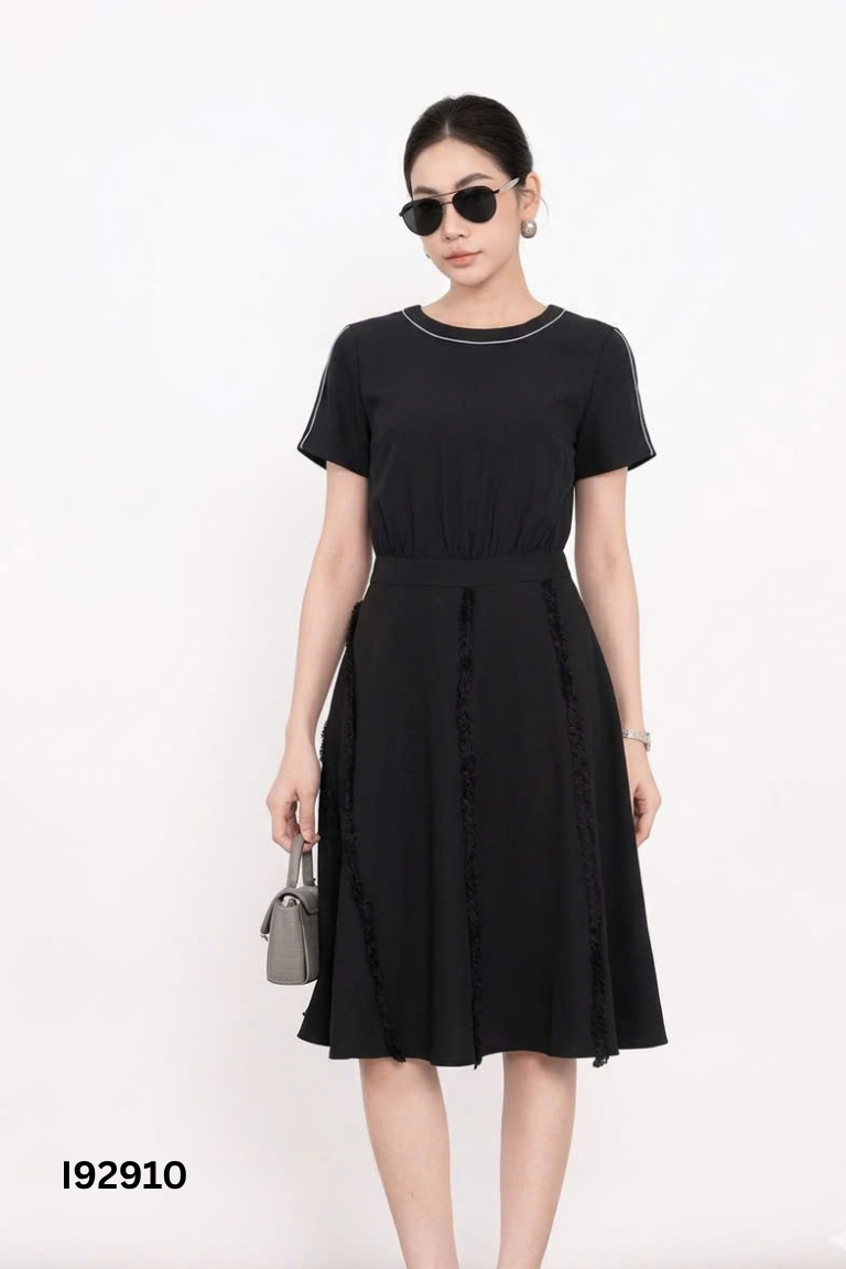 Váy đen IVY MODA viền trắng