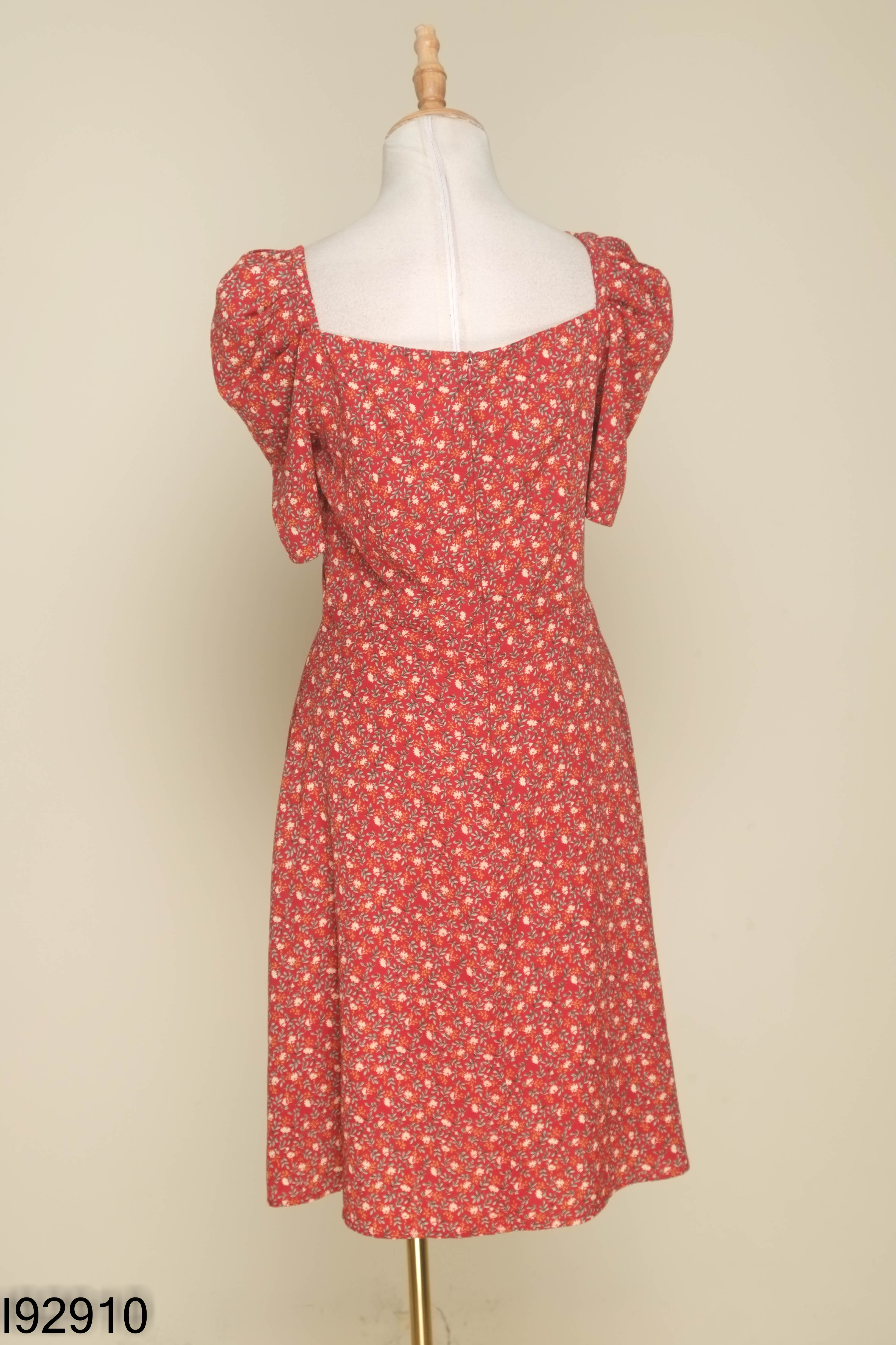 Váy đỏ hoa ADORE DRESS xoắn ngực