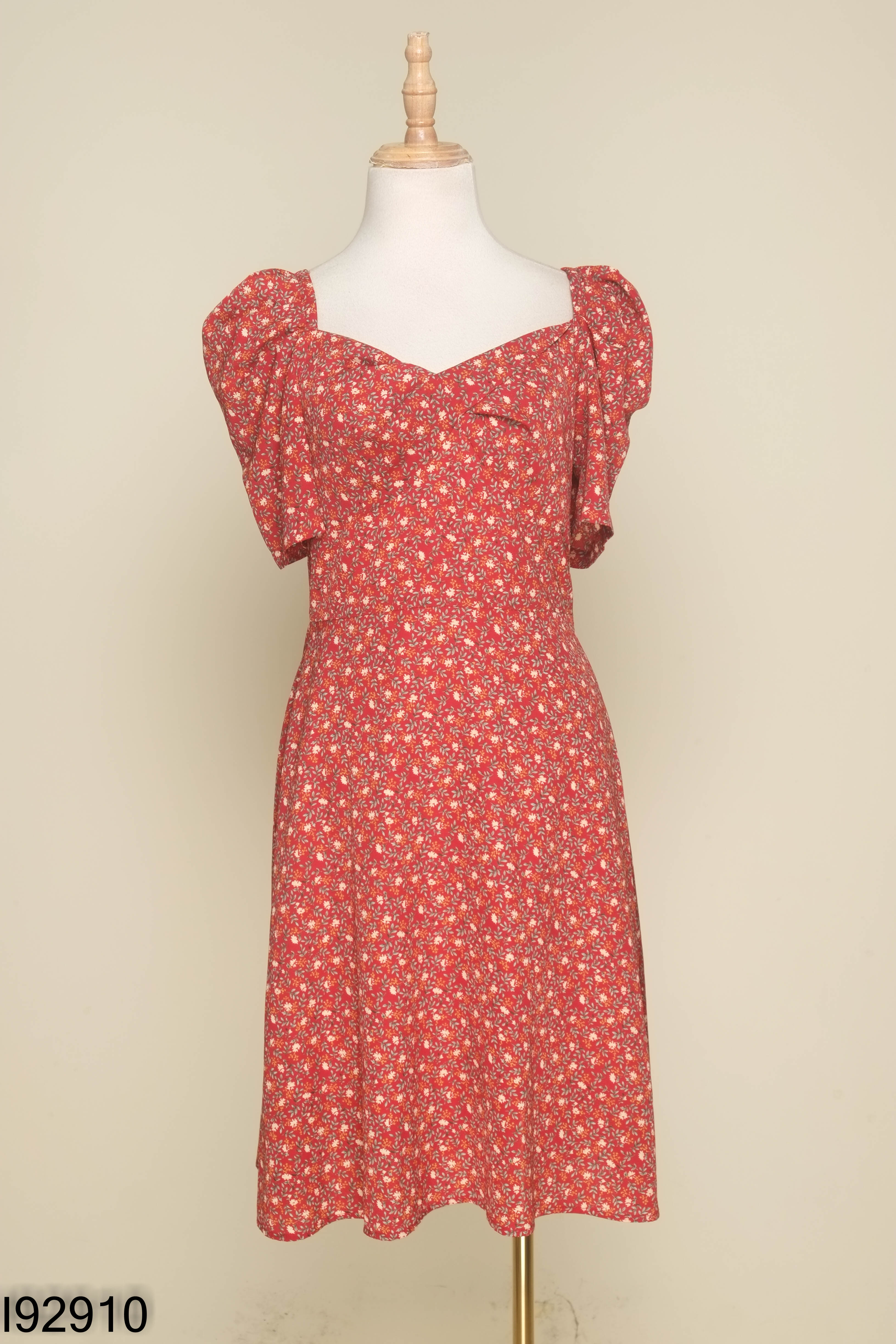 Váy đỏ hoa ADORE DRESS xoắn ngực