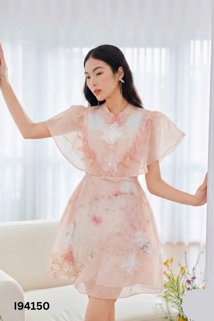 Váy voan cam đính cườm