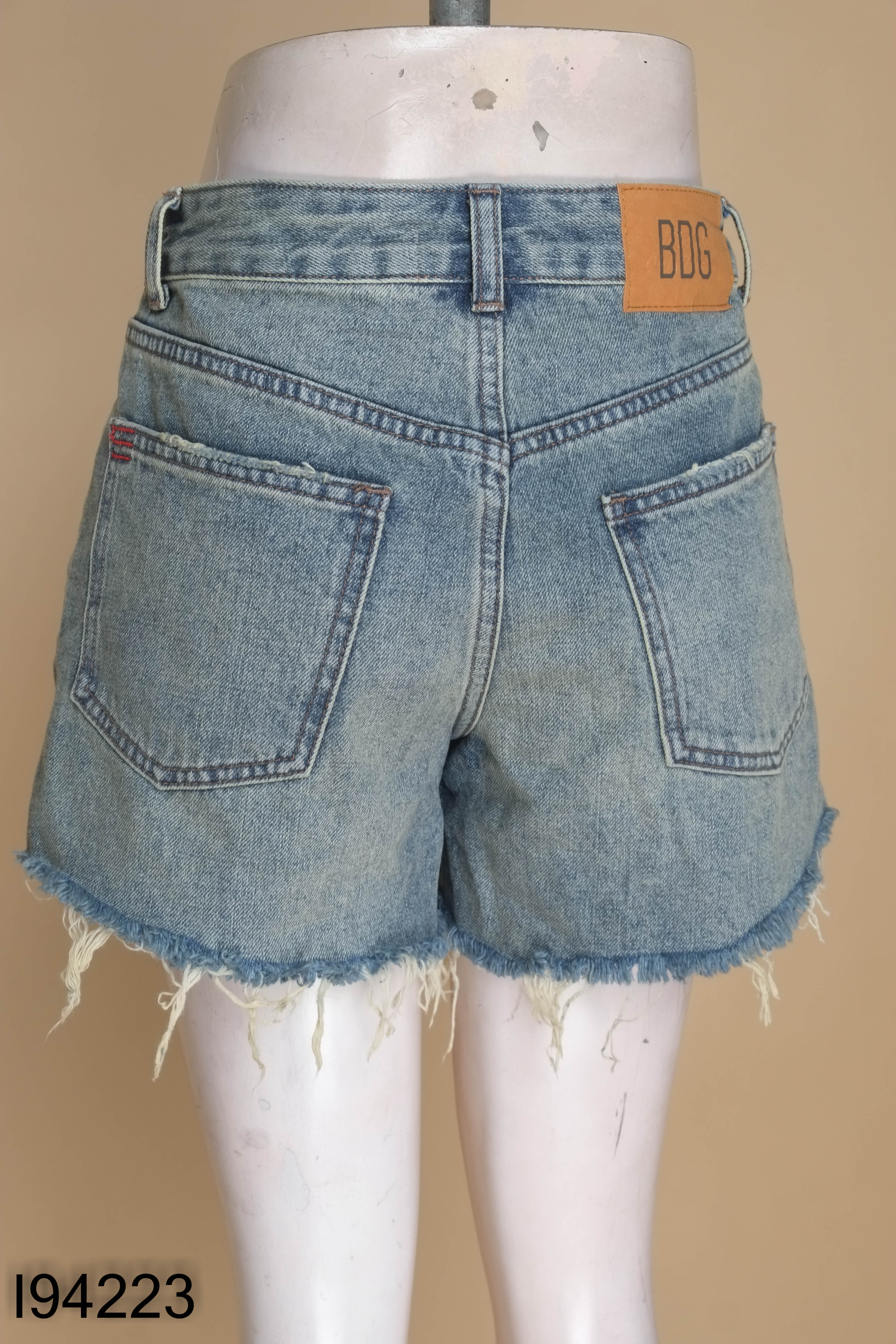 Quần shorts jeans BDG xanh