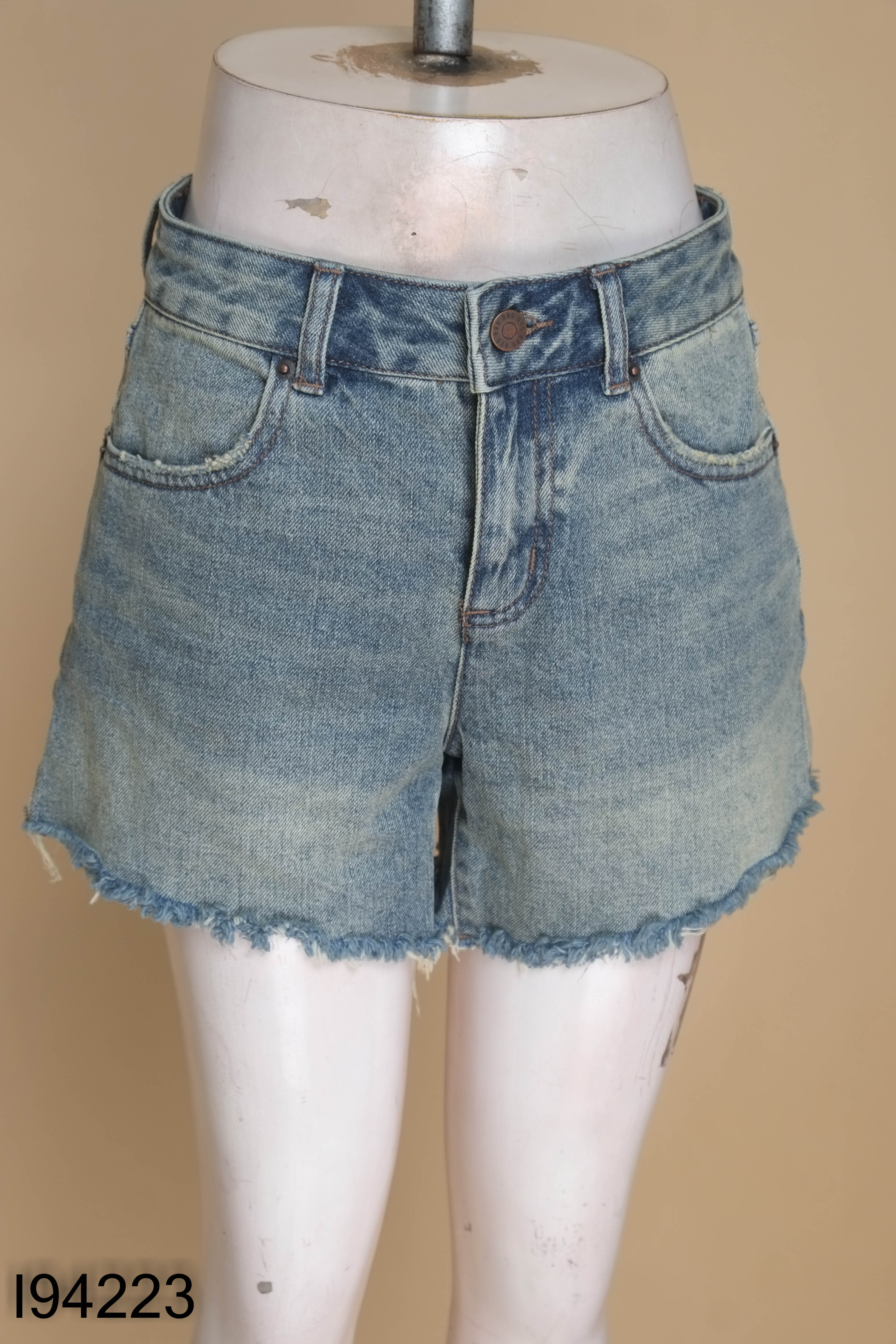 Quần shorts jeans BDG xanh