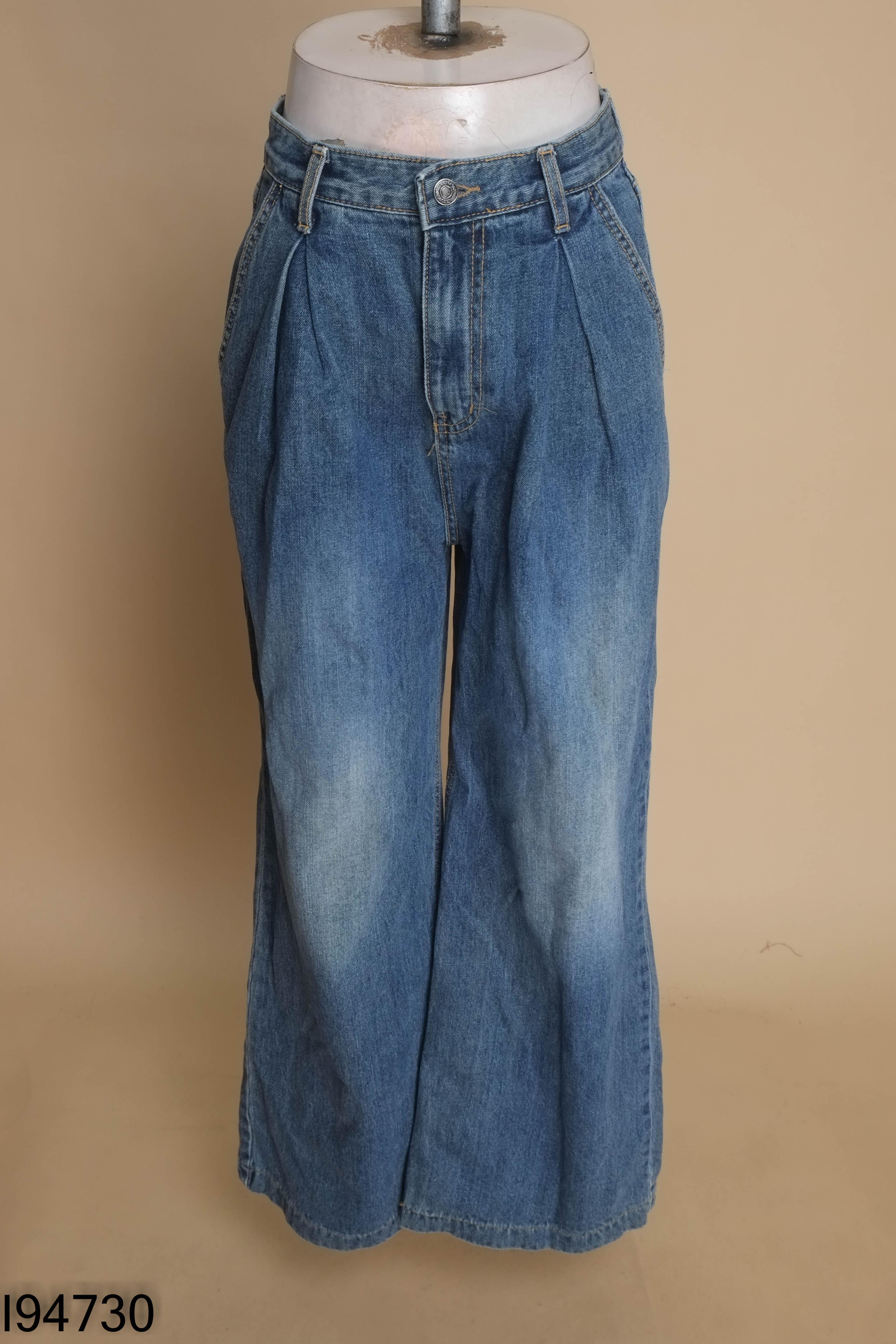 Quần jeans suông xanh trơn
