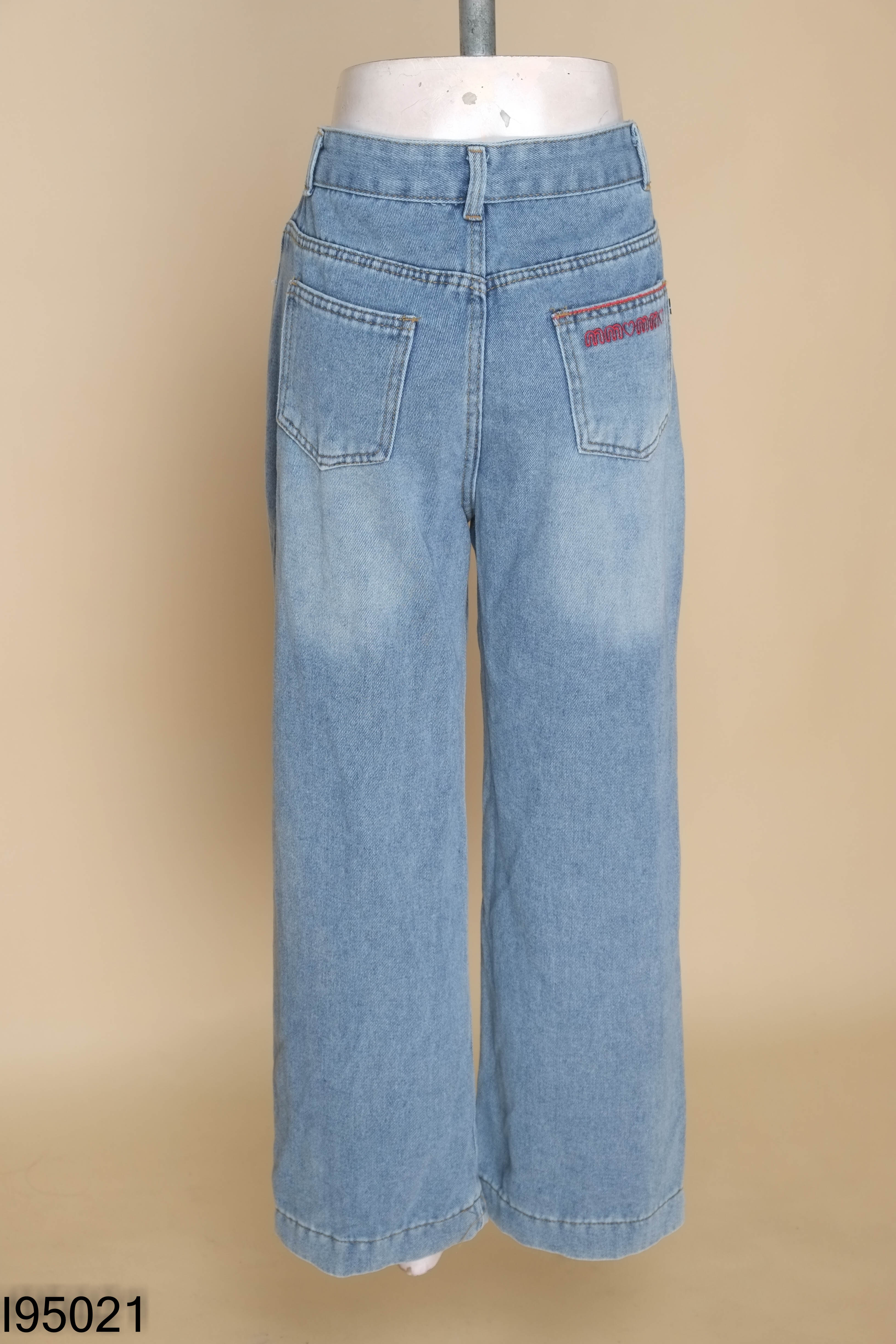 Quần jeans xanh rách