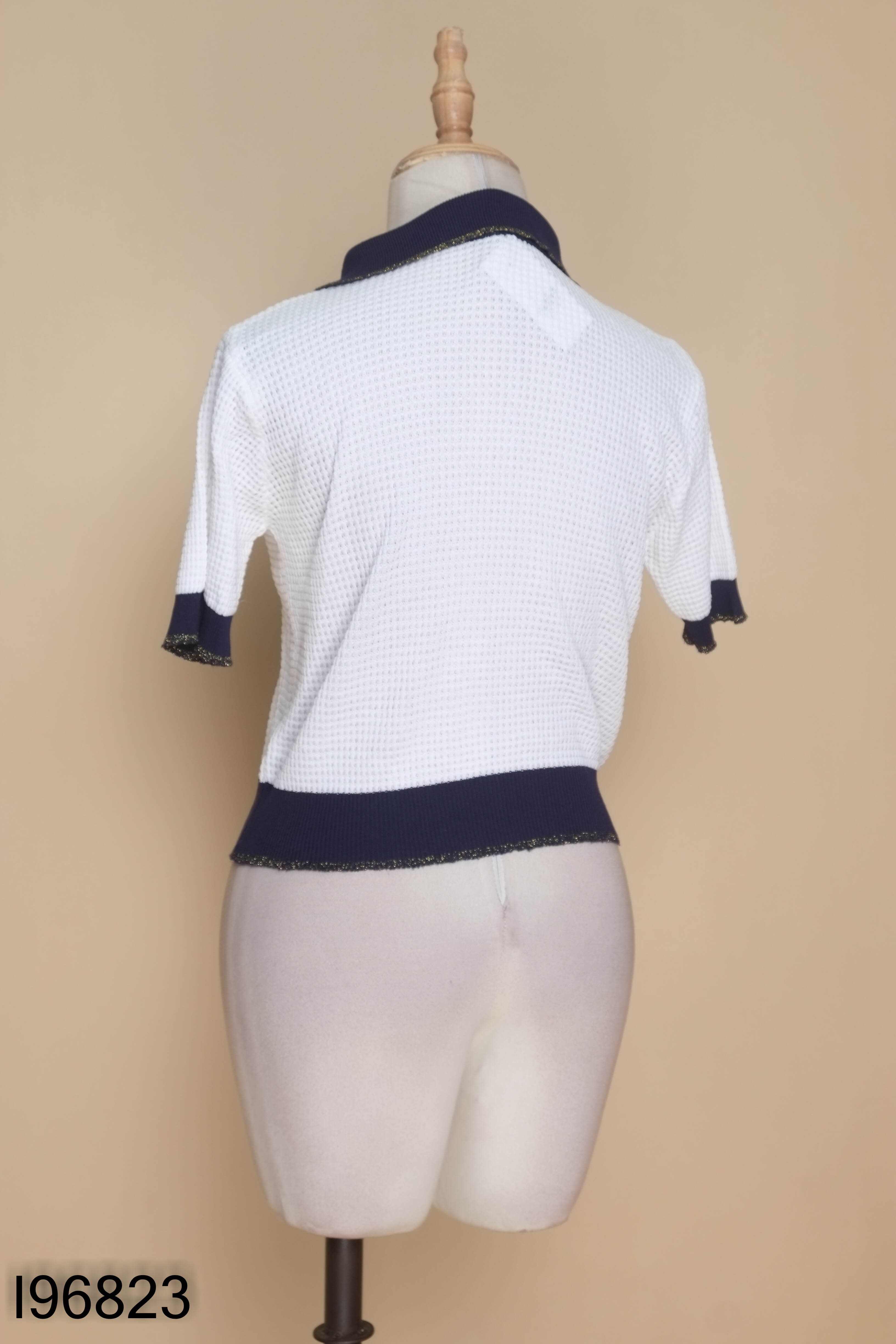 Áo len mongtoghi trắng phối xanh than