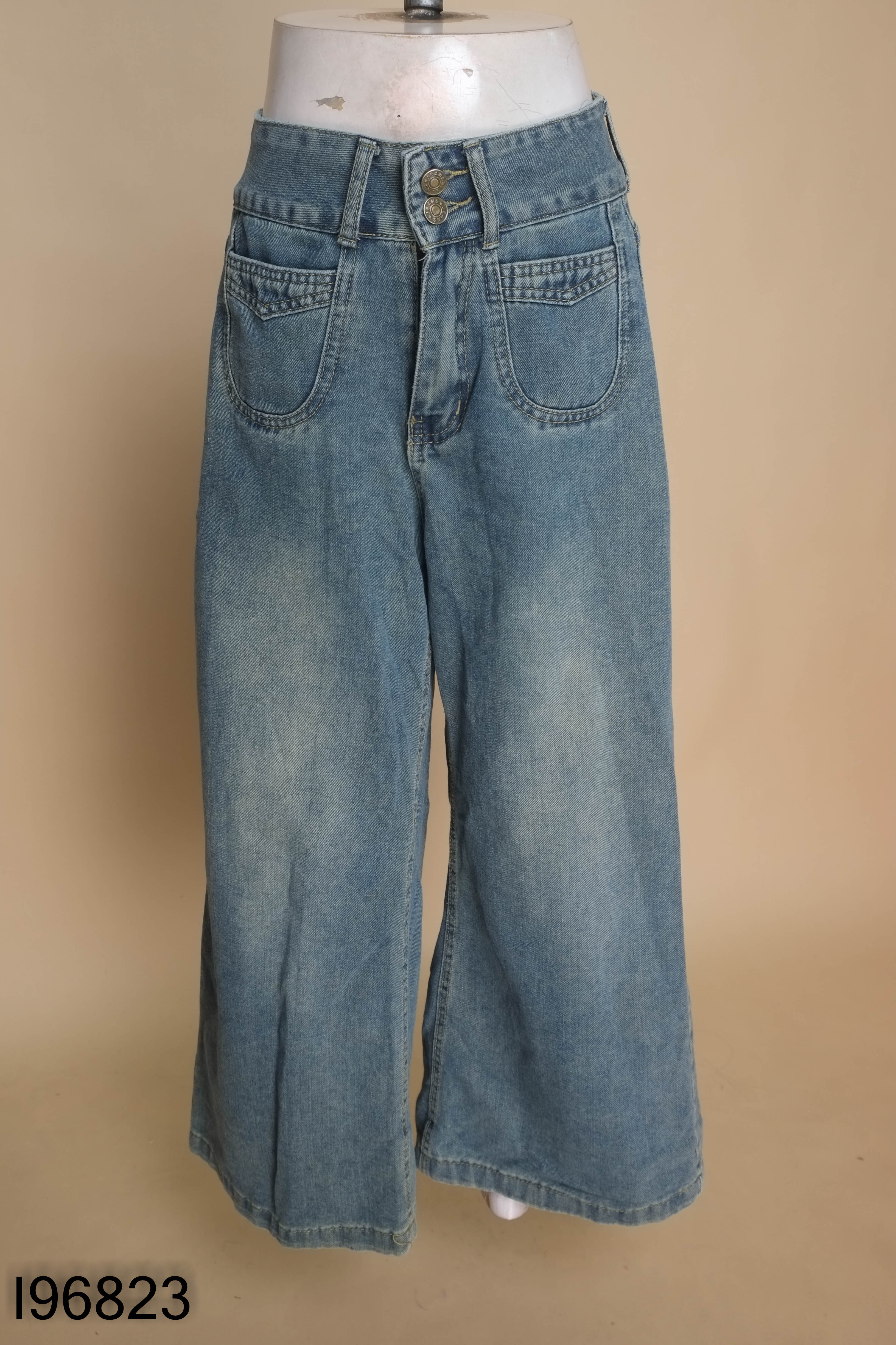 Quần jeans suông xanh 2 cúc