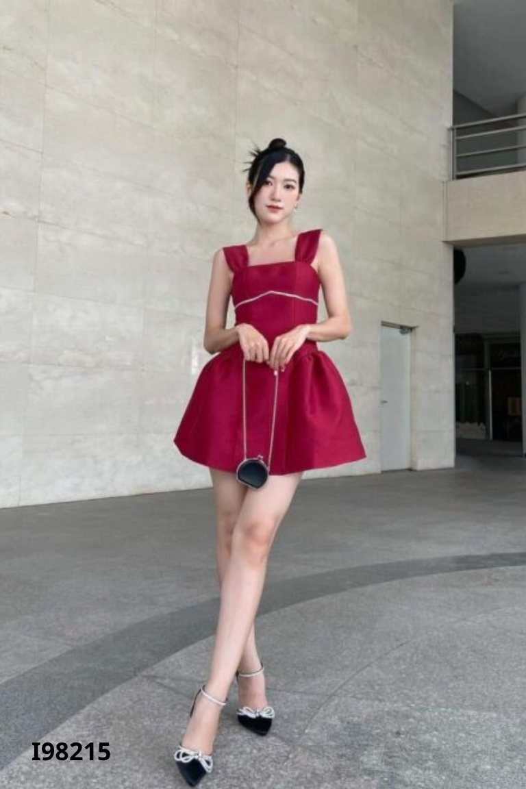Váy đỏ hai dây đính đá
