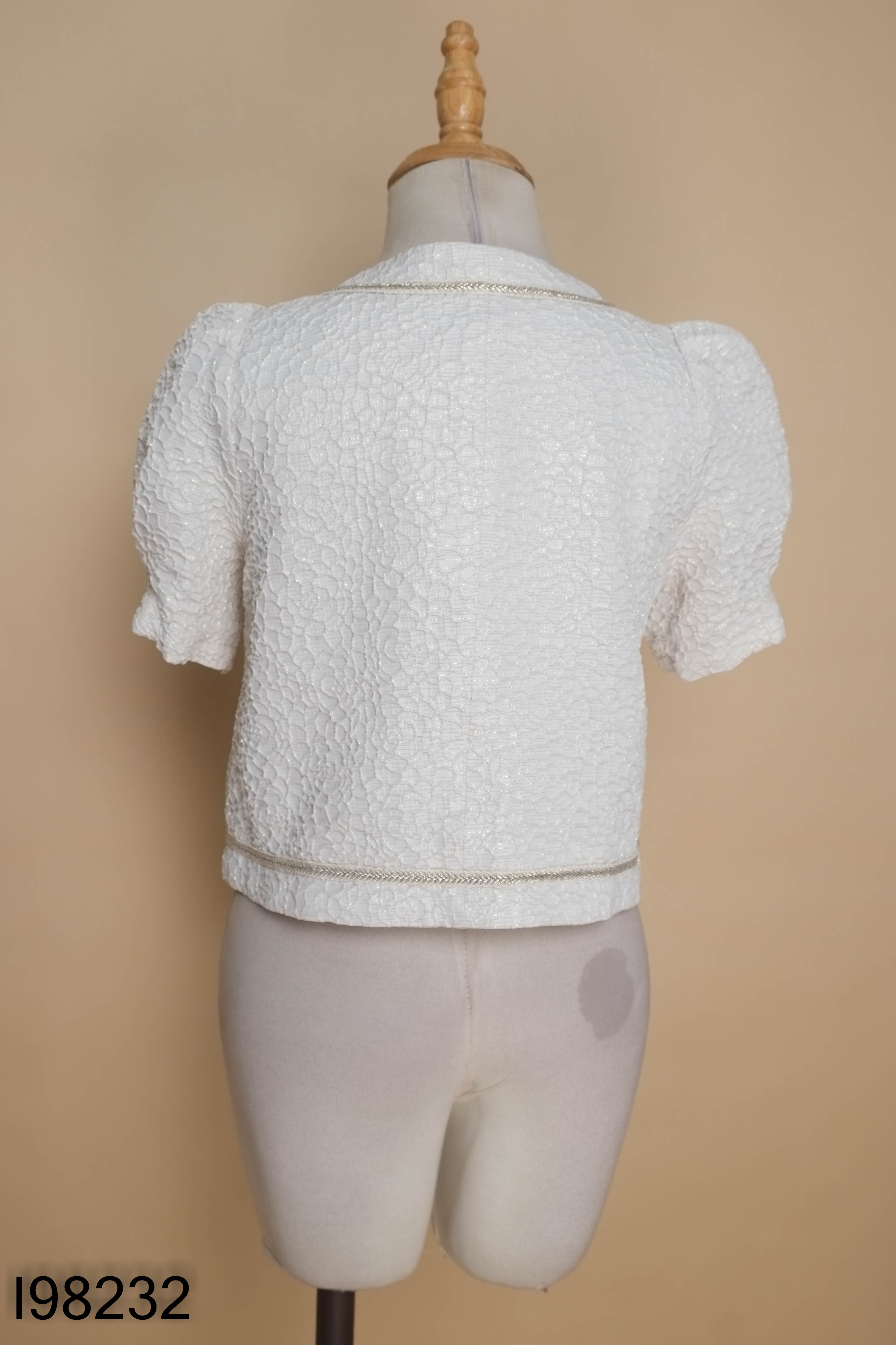 Áo tweed be viền kim tuyến