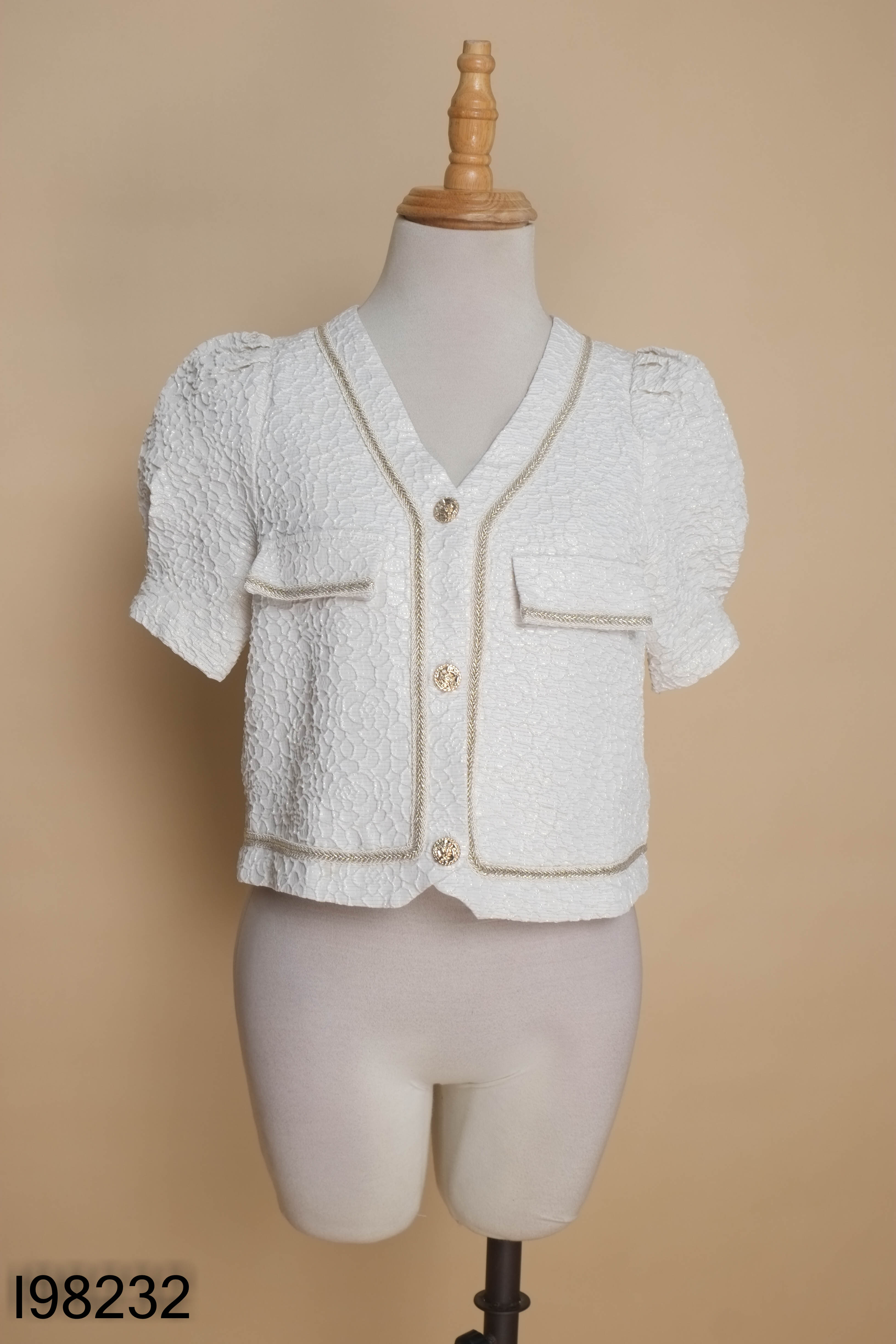 Áo tweed be viền kim tuyến