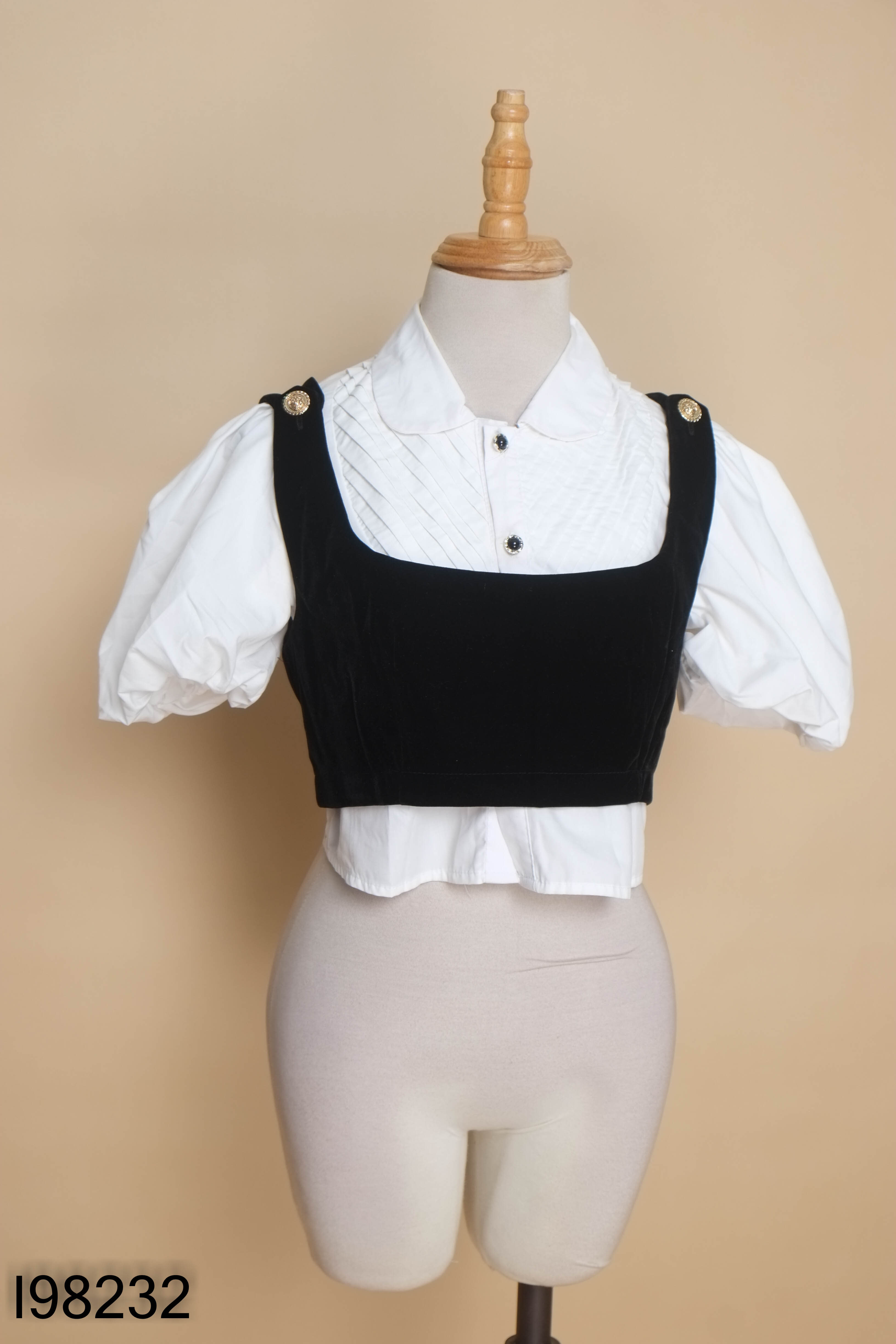 Set Áo sơ mi croptop trắng + Áo nhung đen