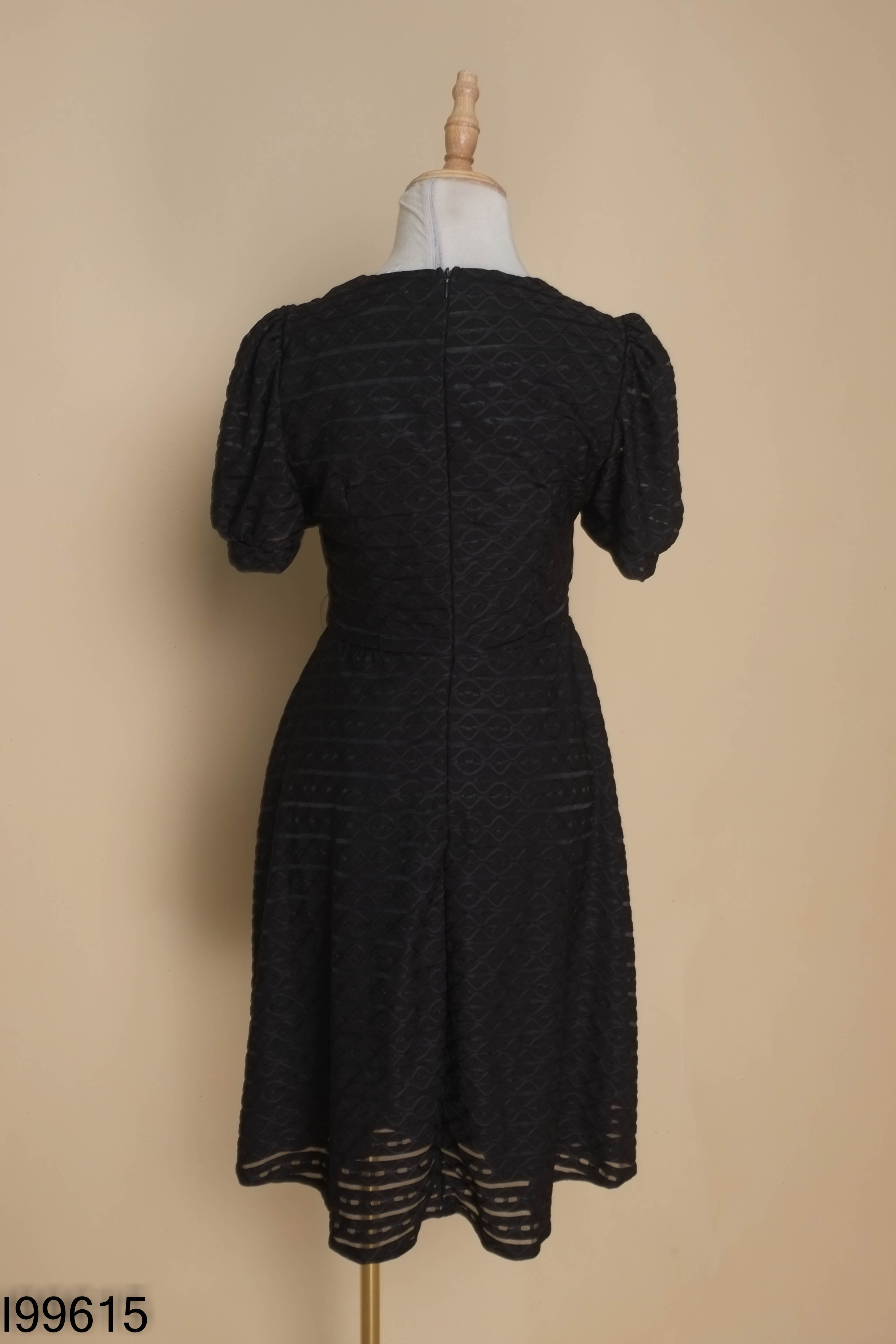 Váy GALERIA CHIC đen xoắn ngực