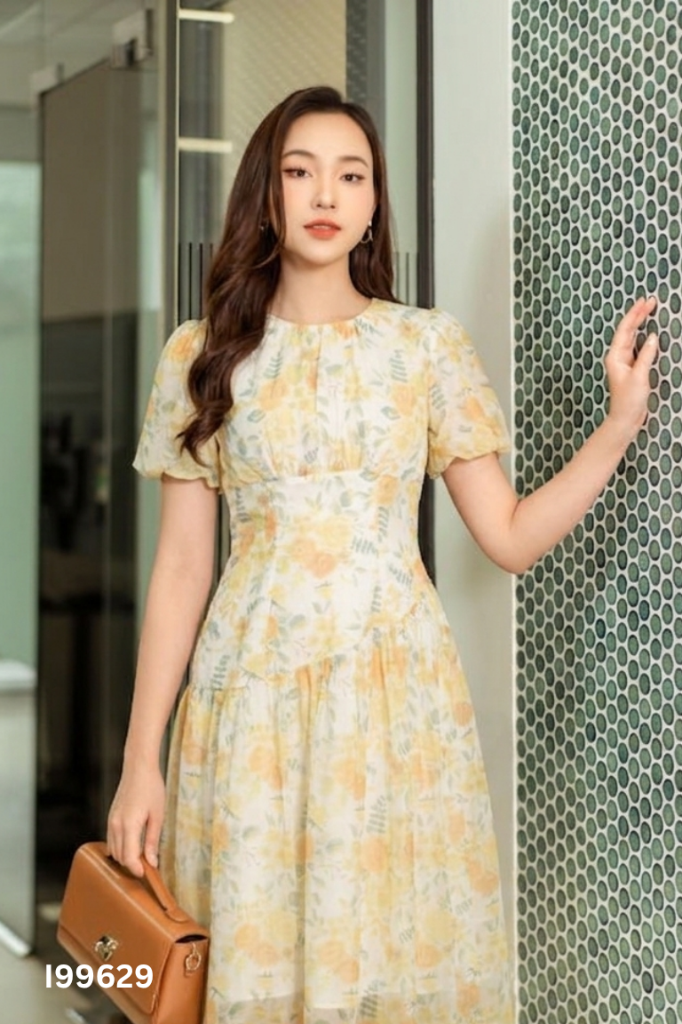 Váy voan vàng họa tiết hoa