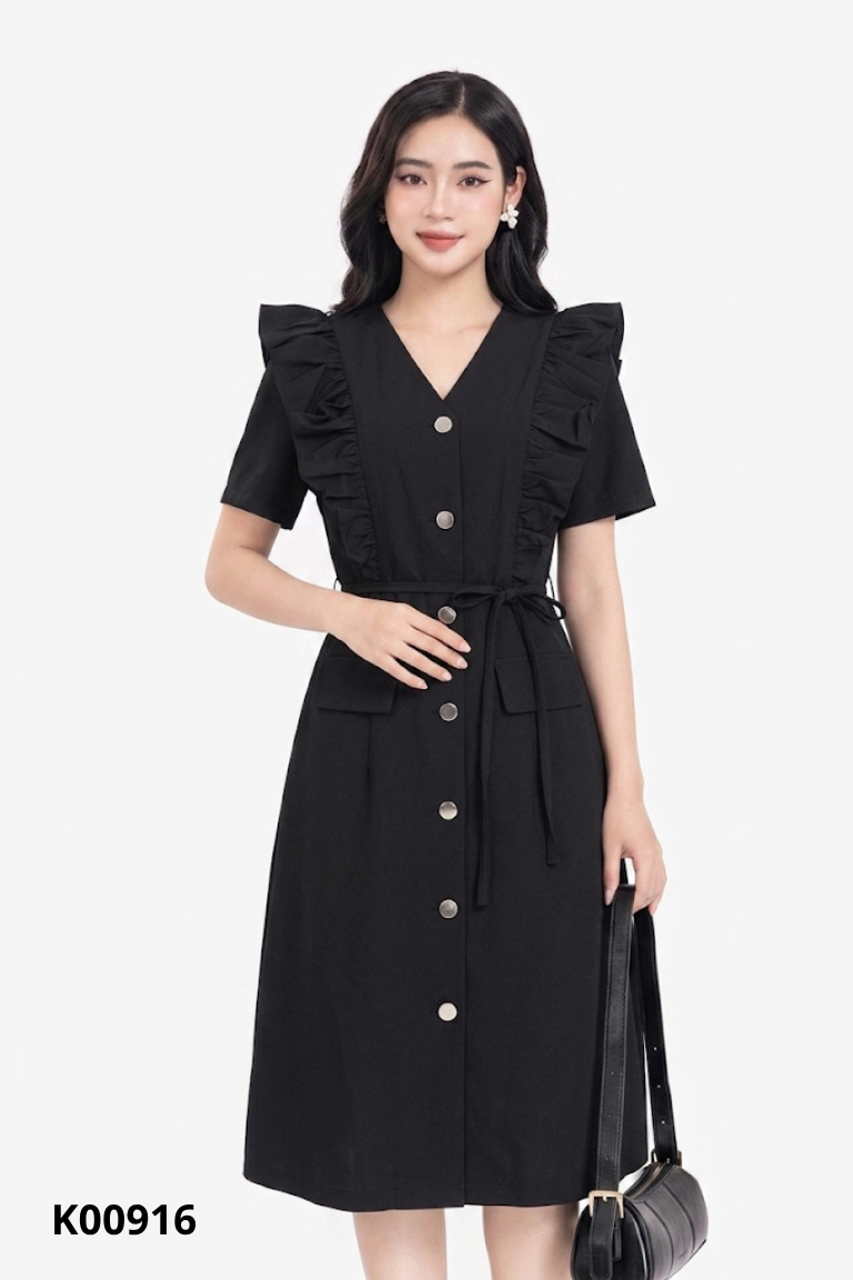 Váy đen cúc bạc phối bèo