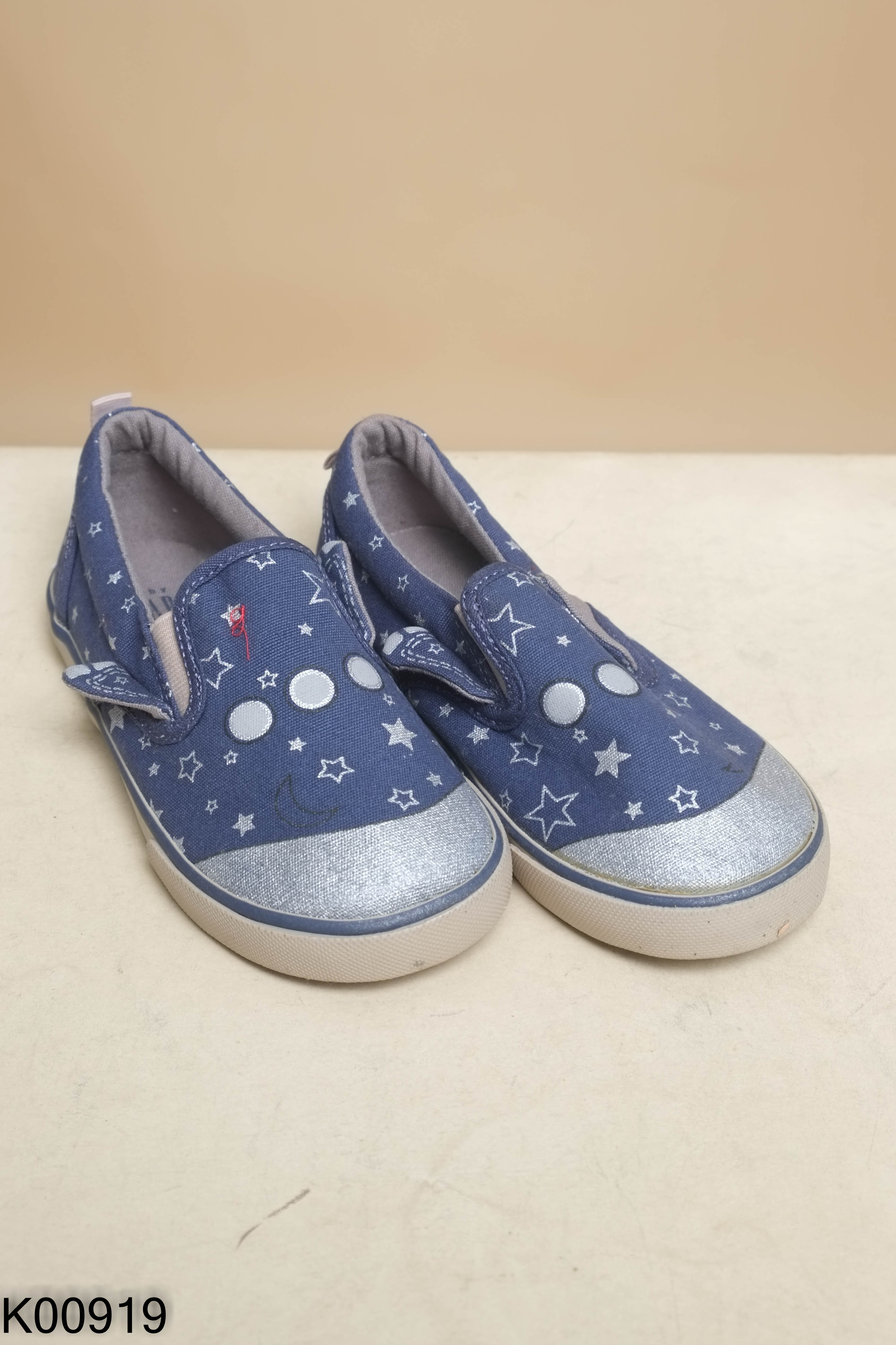 Giafy xanh than GAP họa tiết KIDS