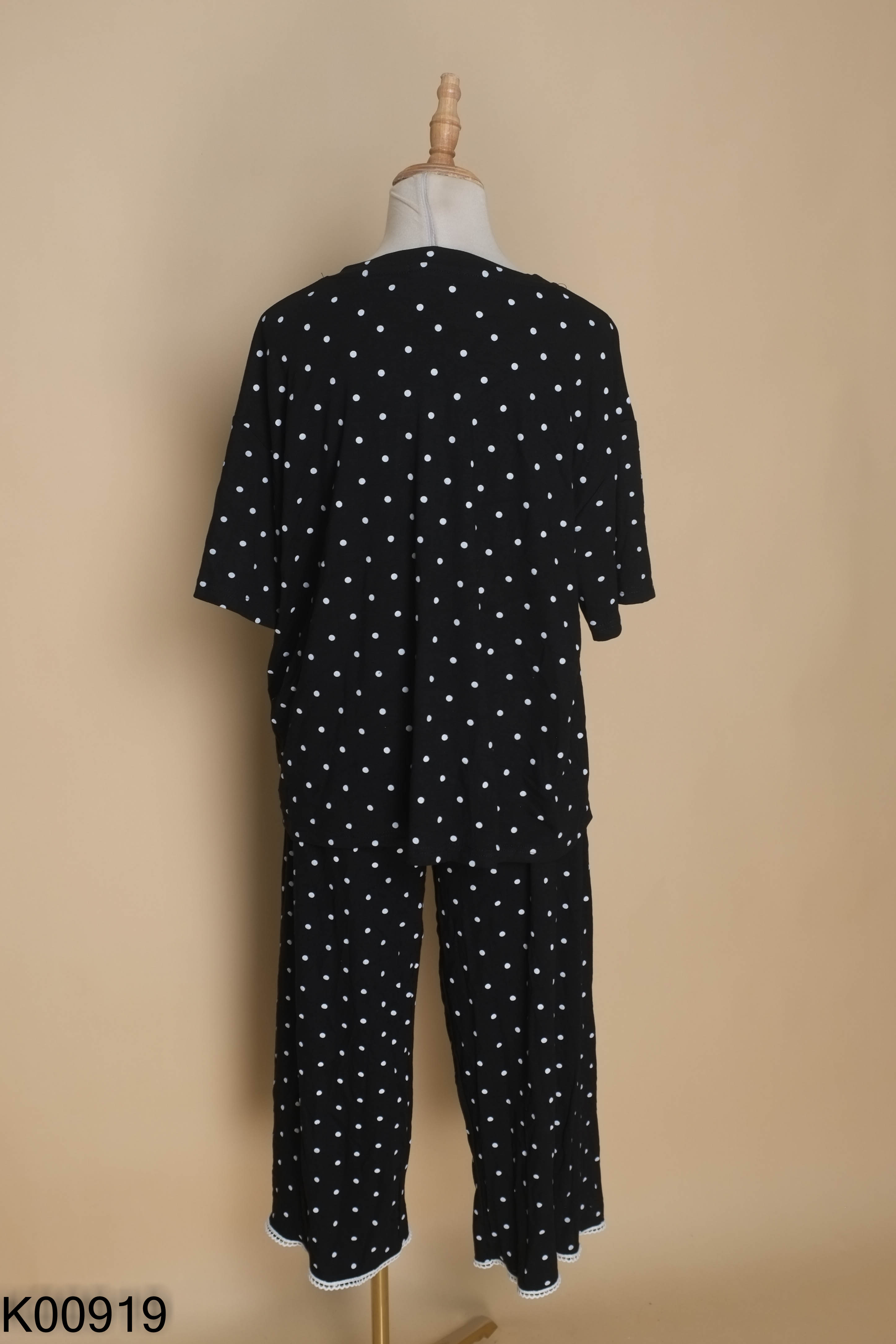 NEWTAG Set Áo đen chấm bi in hình + quần dài