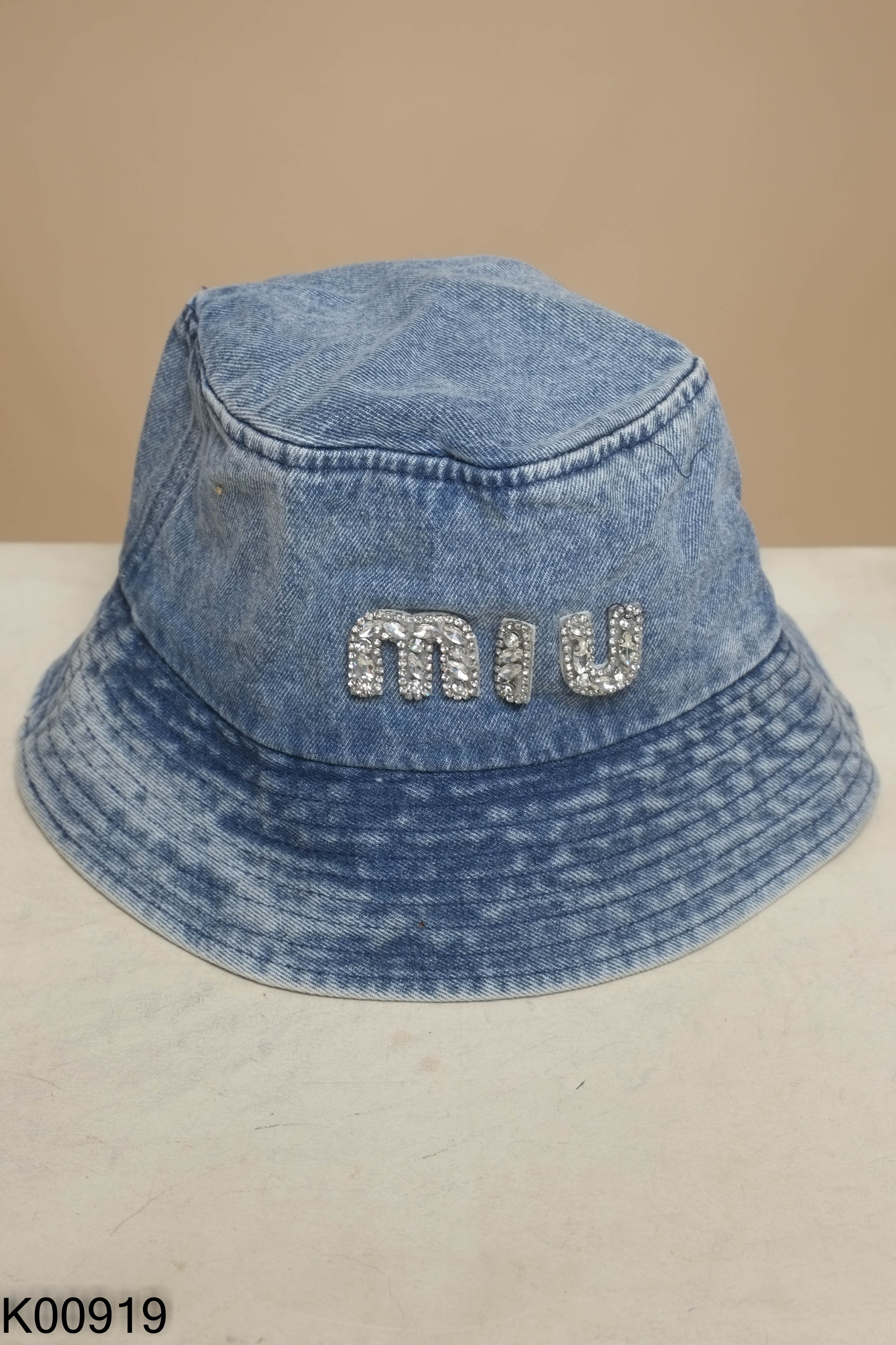 Mũ jeans xanh đính đá