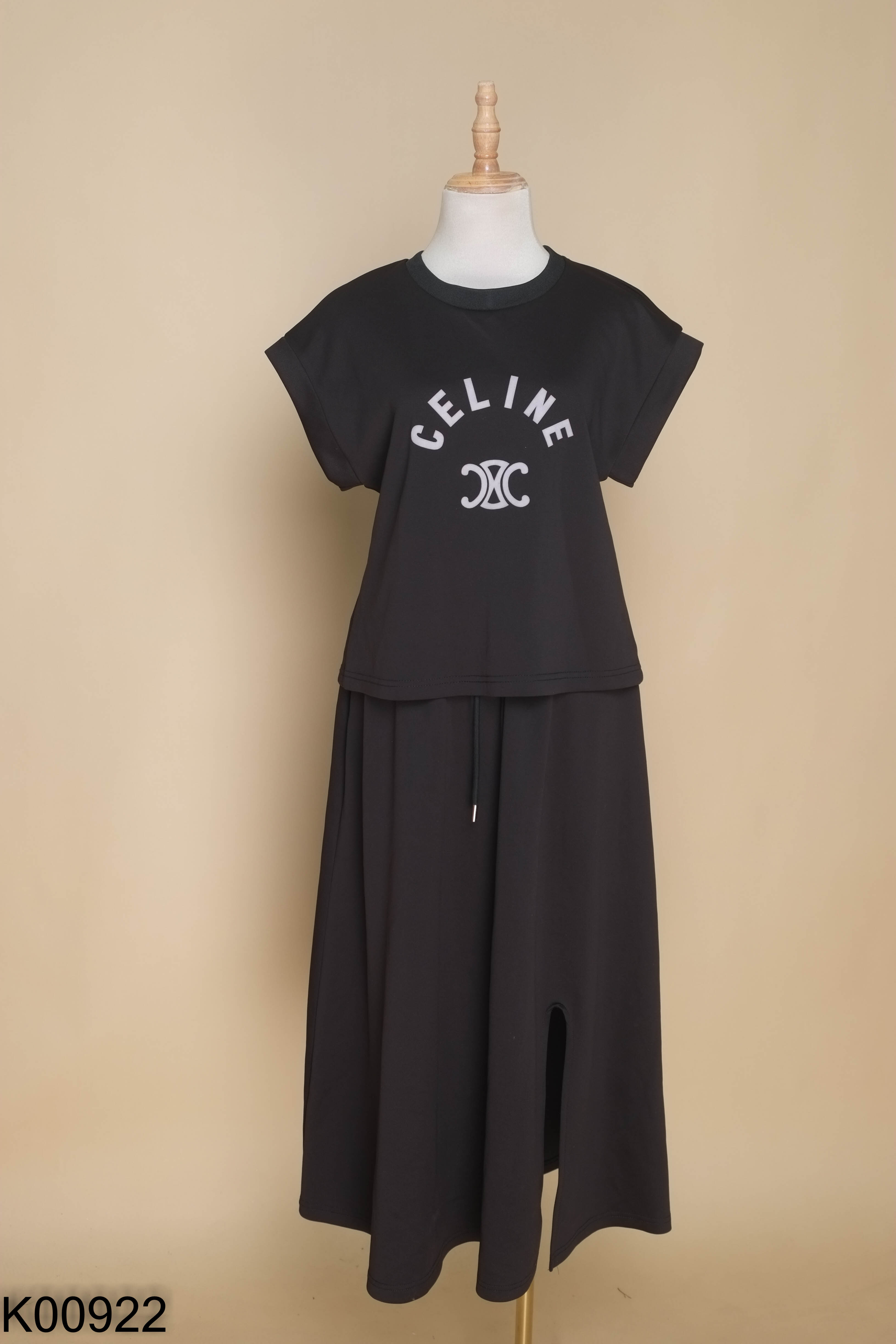 Set Áo đen in chữ + chân váy