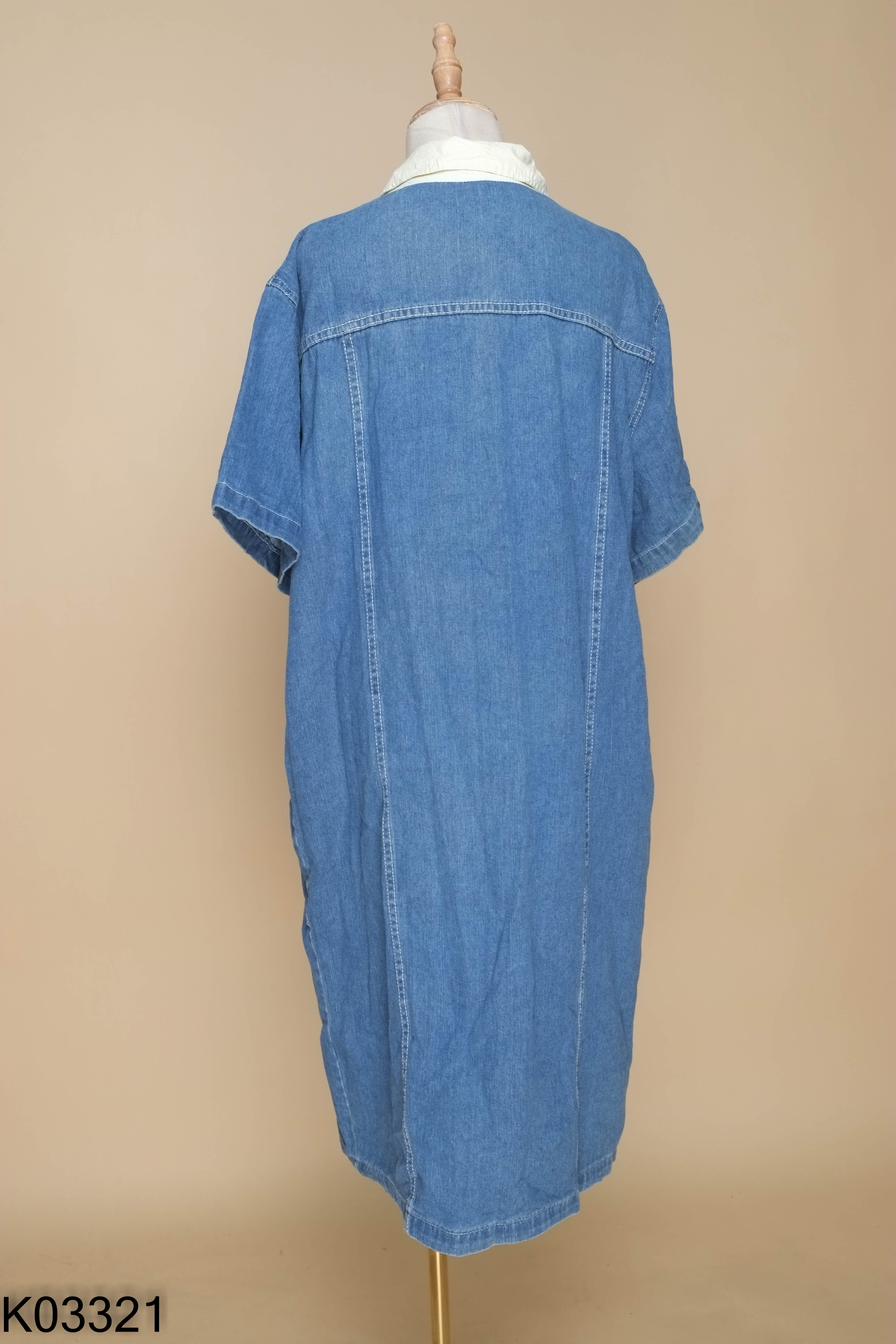 Váy jeans xanh suông phối cúc