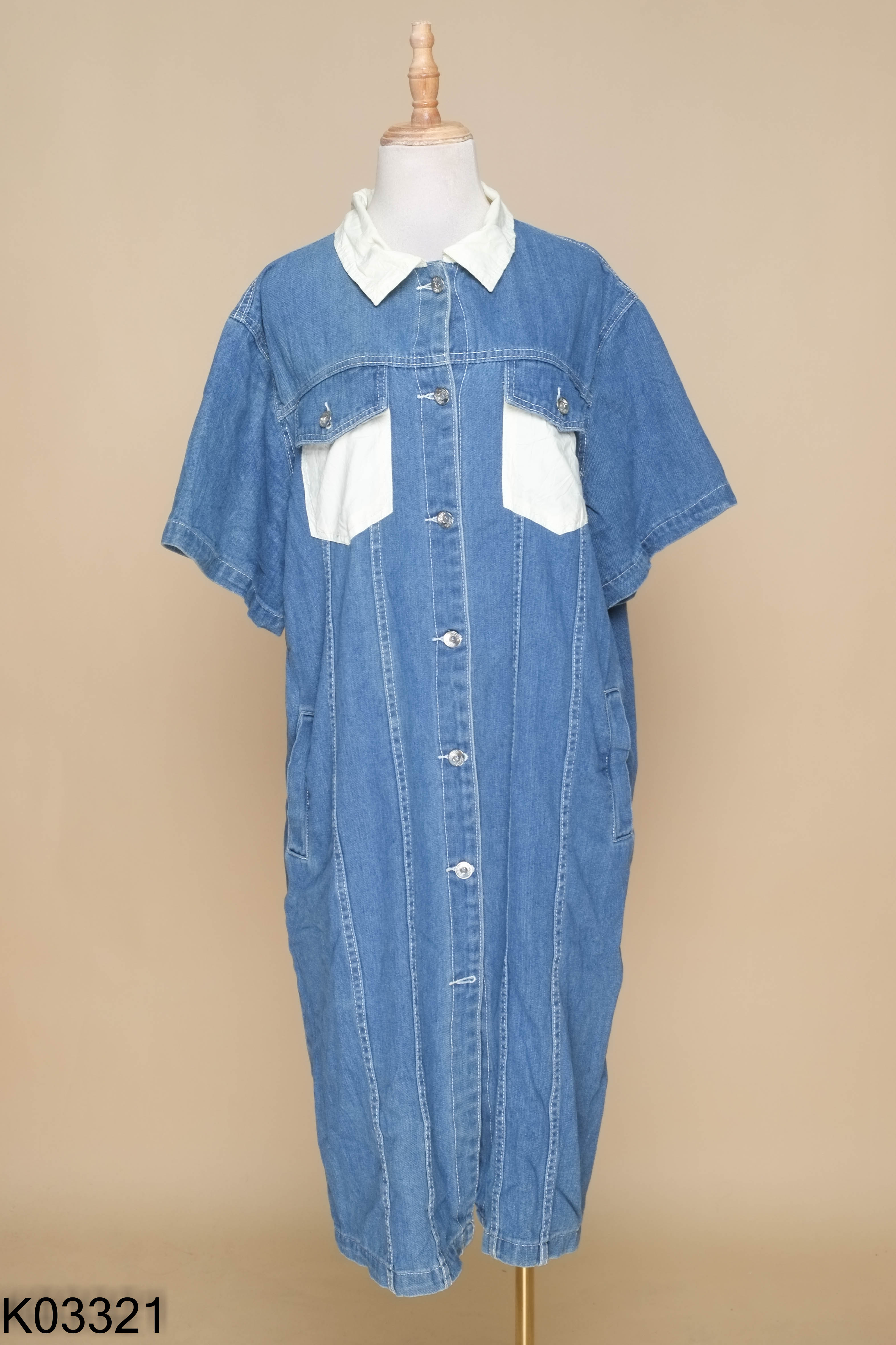 Váy jeans xanh suông phối cúc