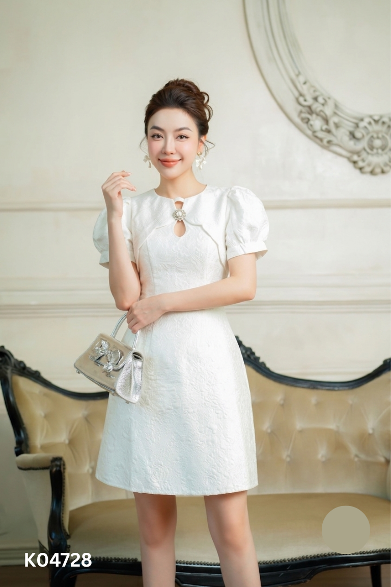 Váy trắng họa tiết