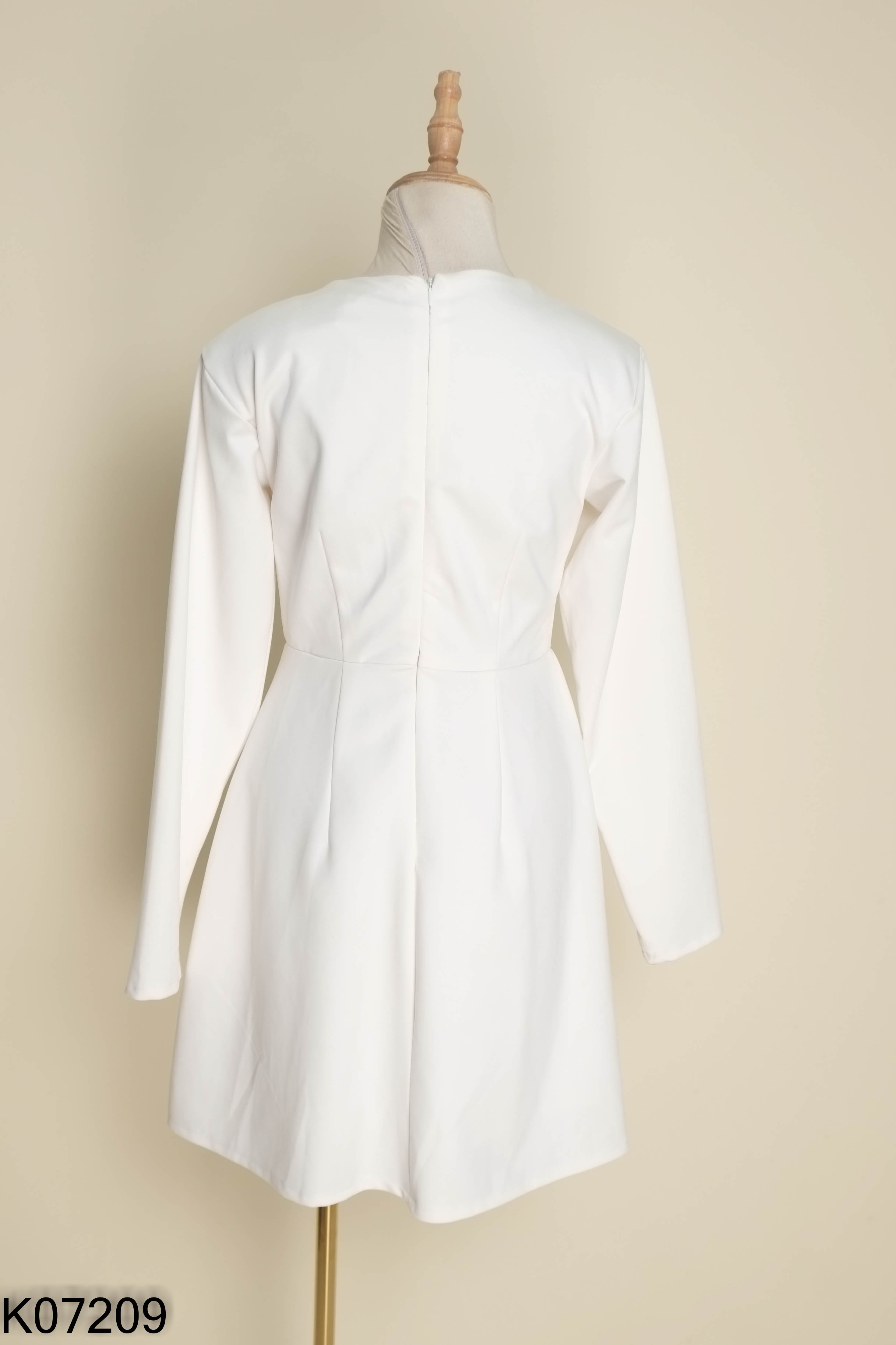 Váy JANG CLOSET trắng cổ vuông