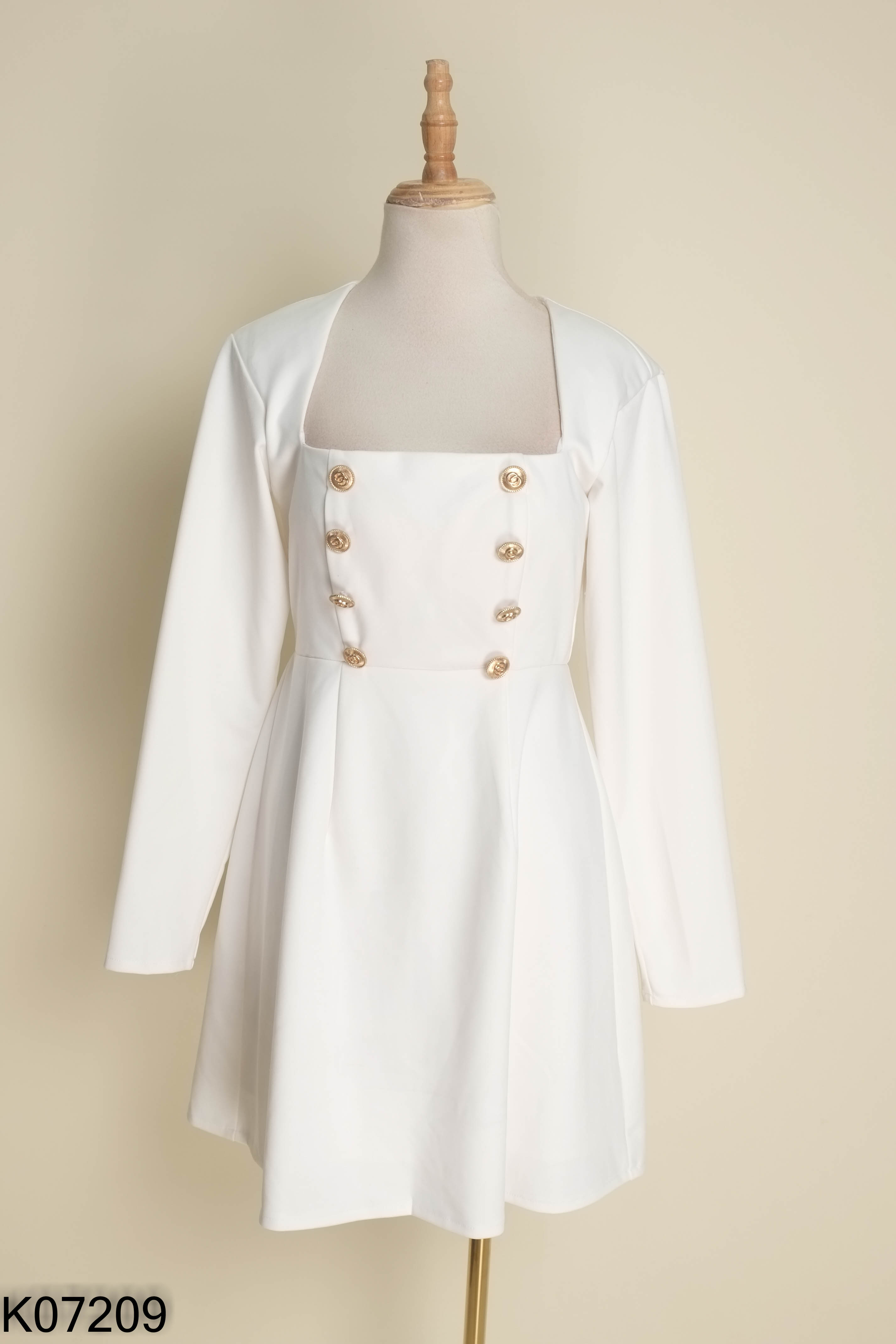 Váy JANG CLOSET trắng cổ vuông