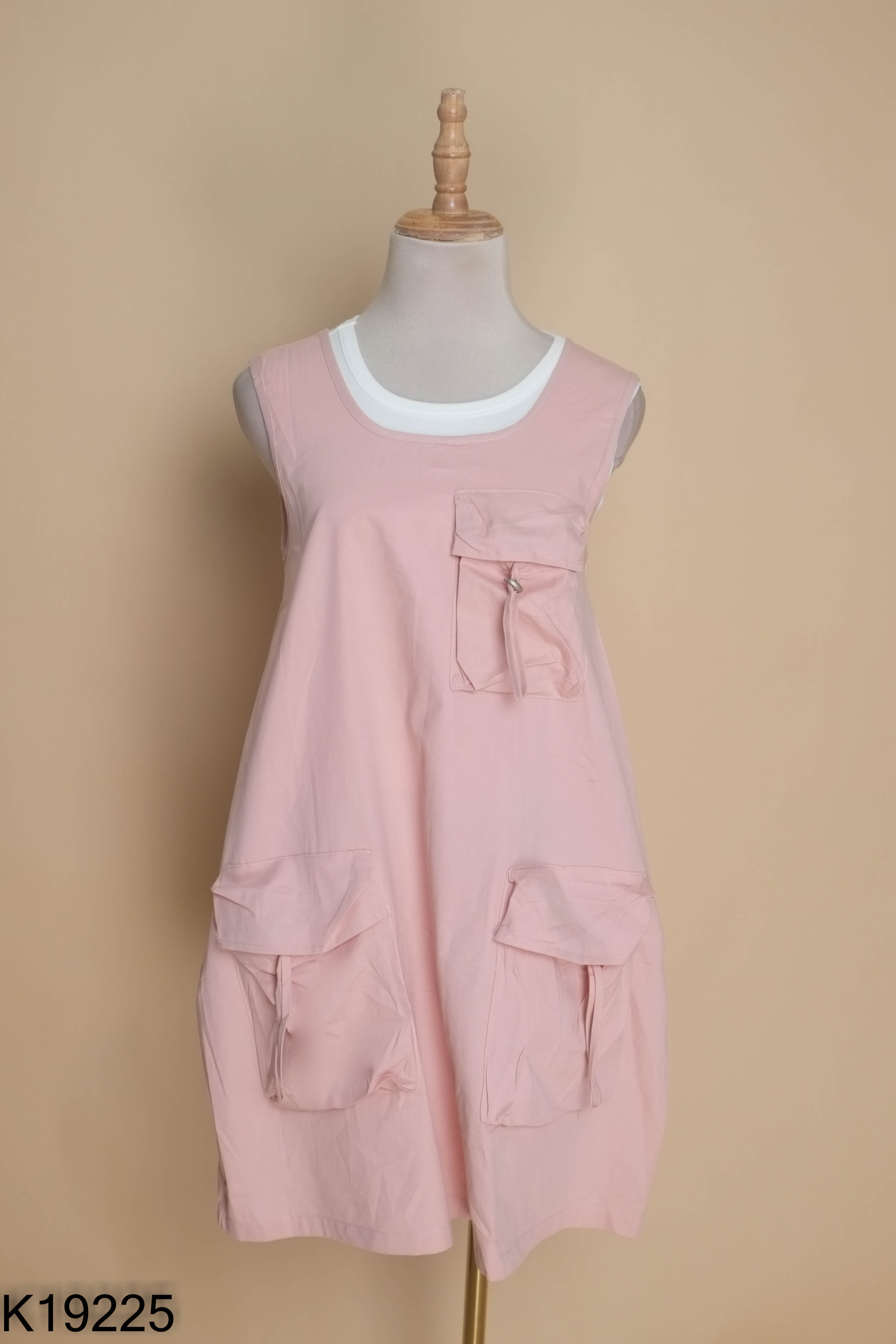 NEWTAG Set áo thun trắng + yếm hồng kid
