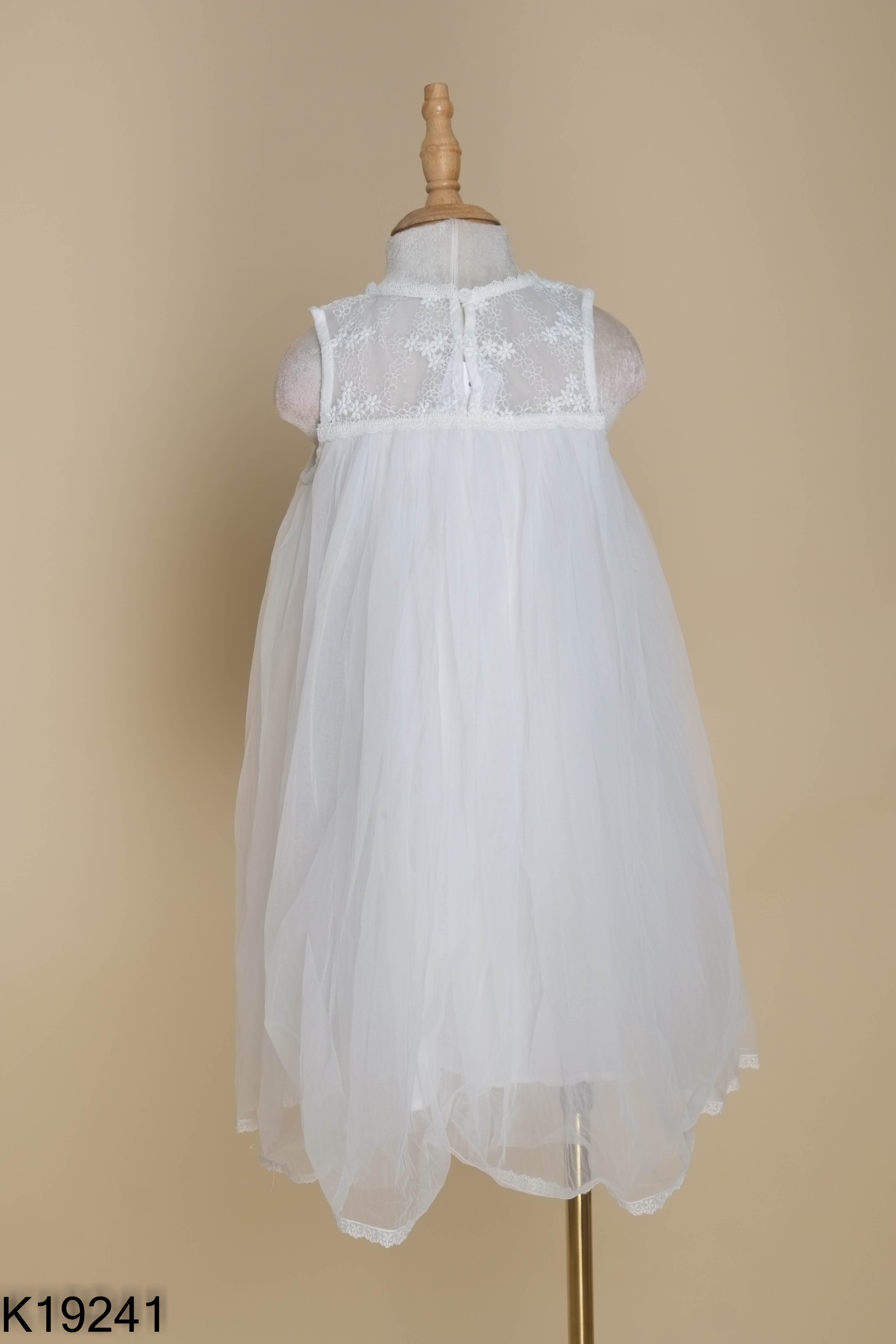 Váy lươi trắng cổ ren hoa KIDS