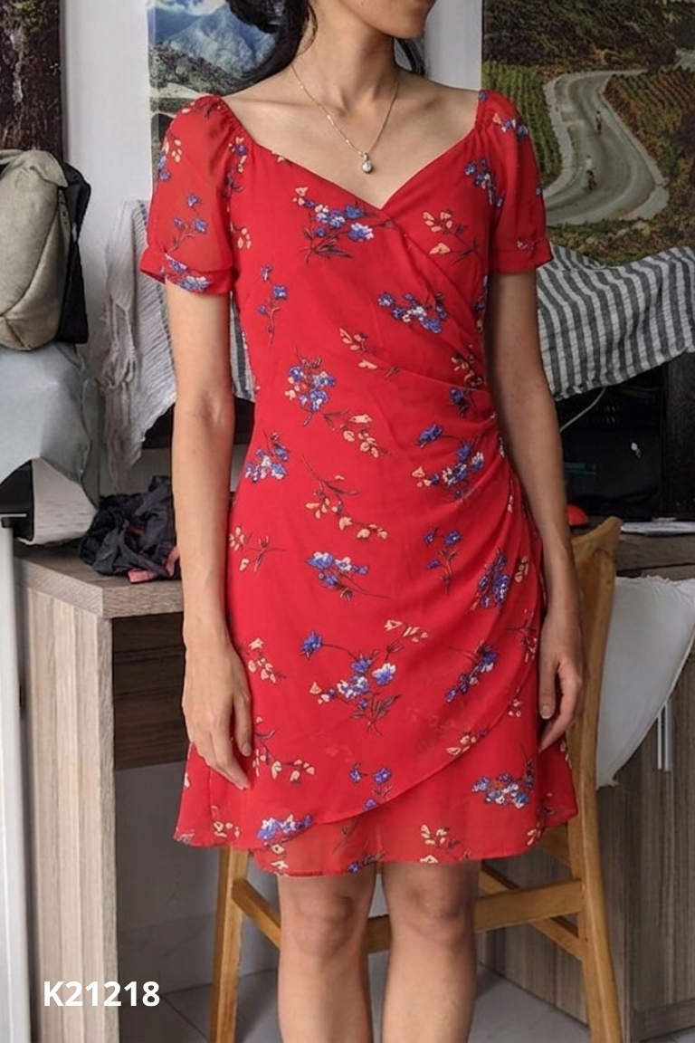Váy LÉP đỏ phối hoa
