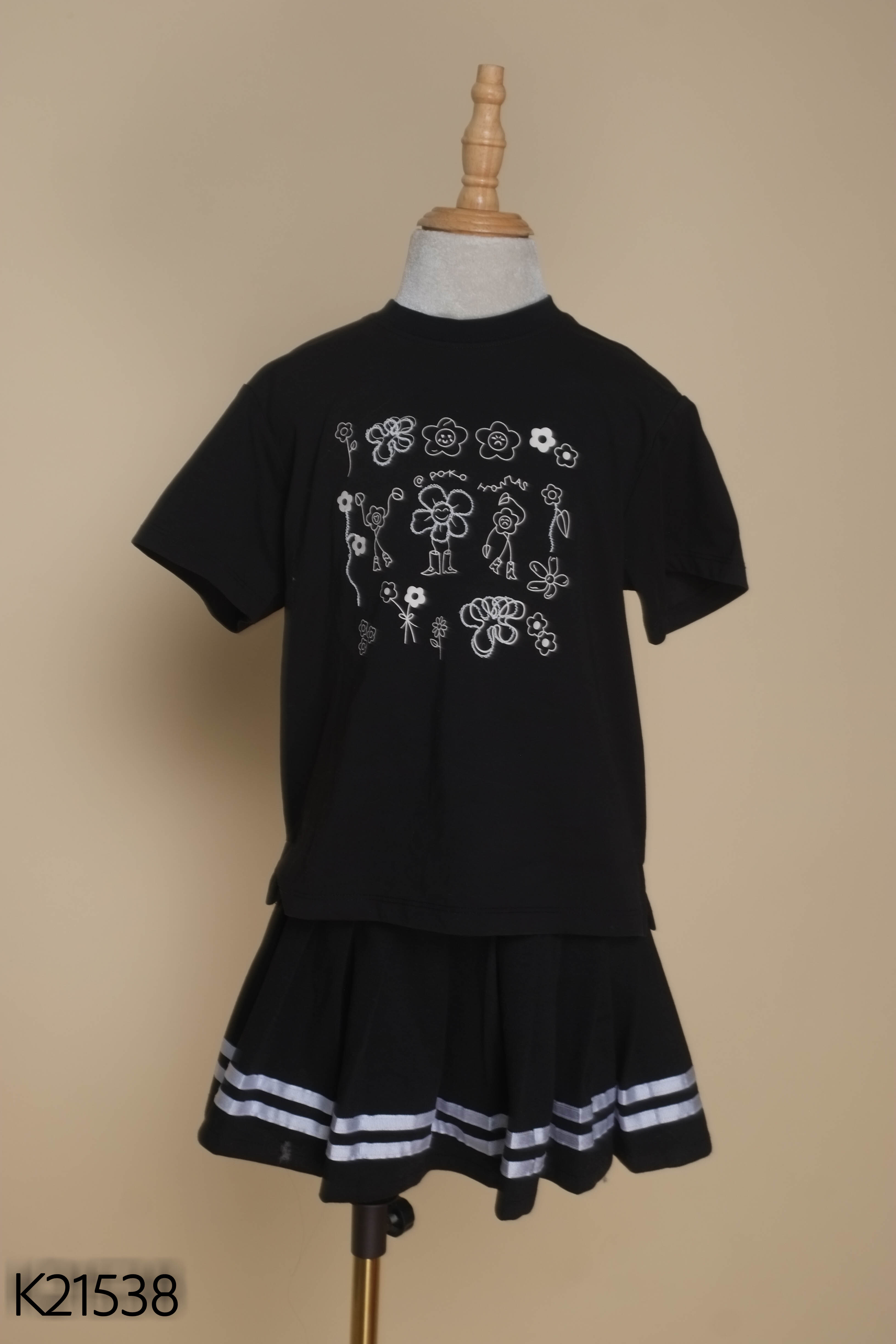 Set đen ngắn tay+váy xếp li kids