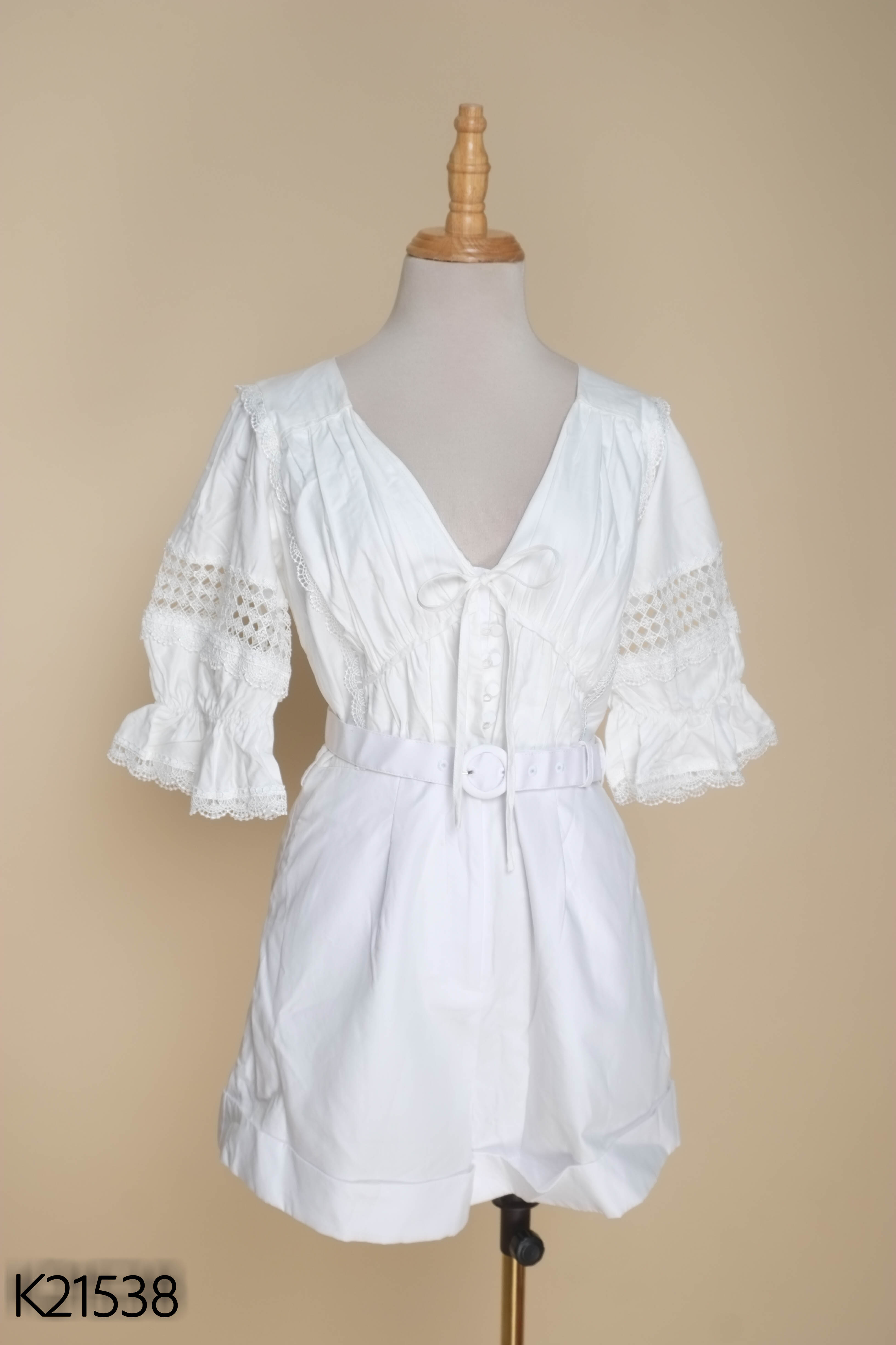 Jump trắng ren K CLOSET