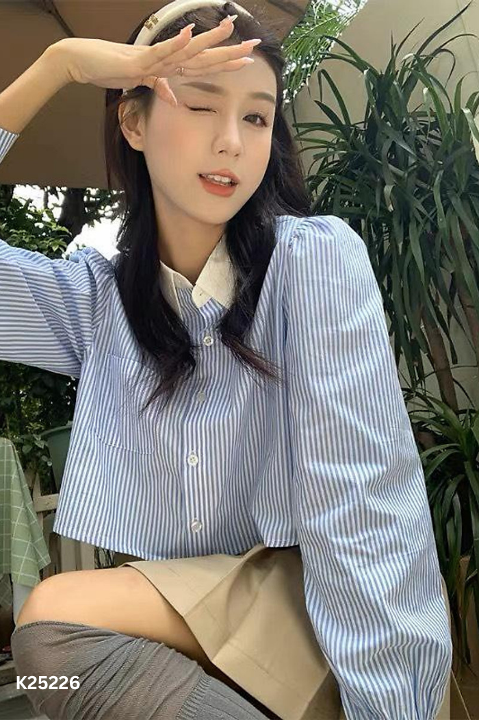Áo xanh kẻ trắng