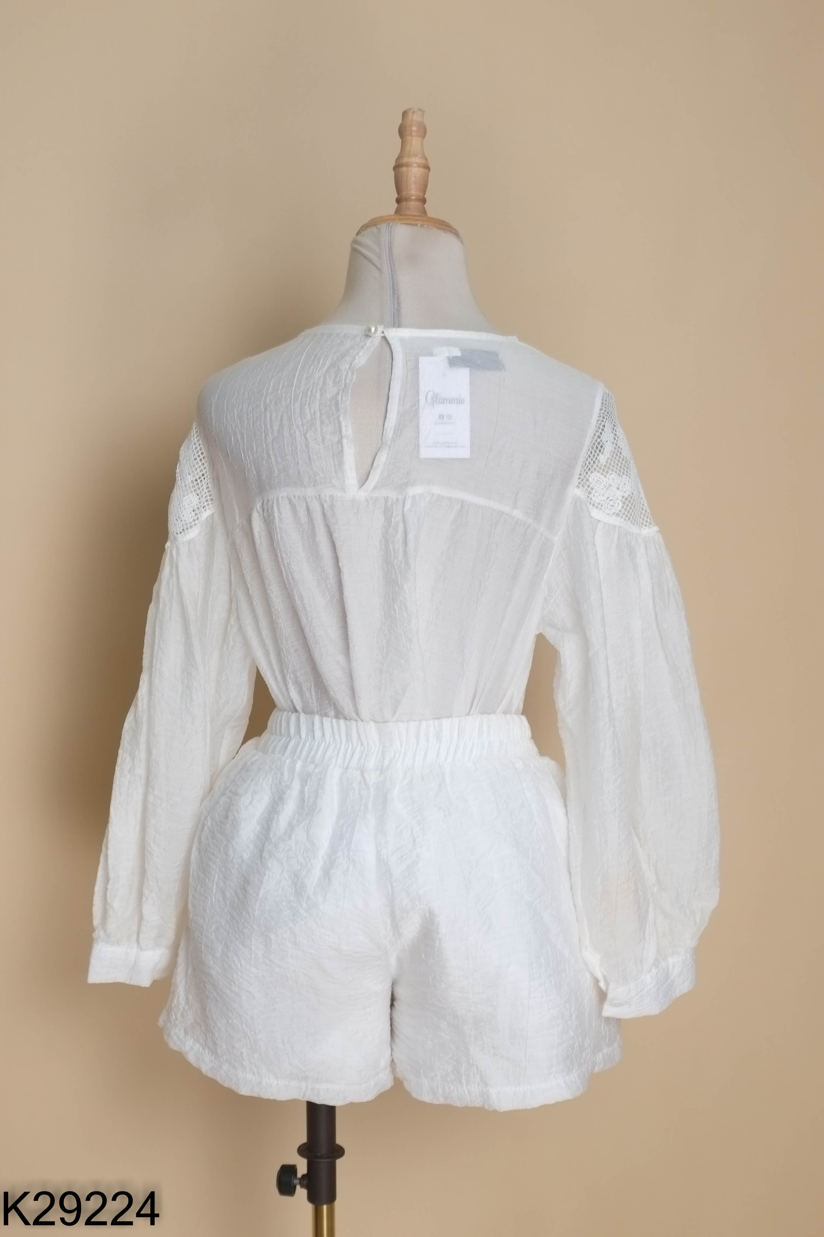 Set N.G.N voan trắng áo kiểu + quần shorts