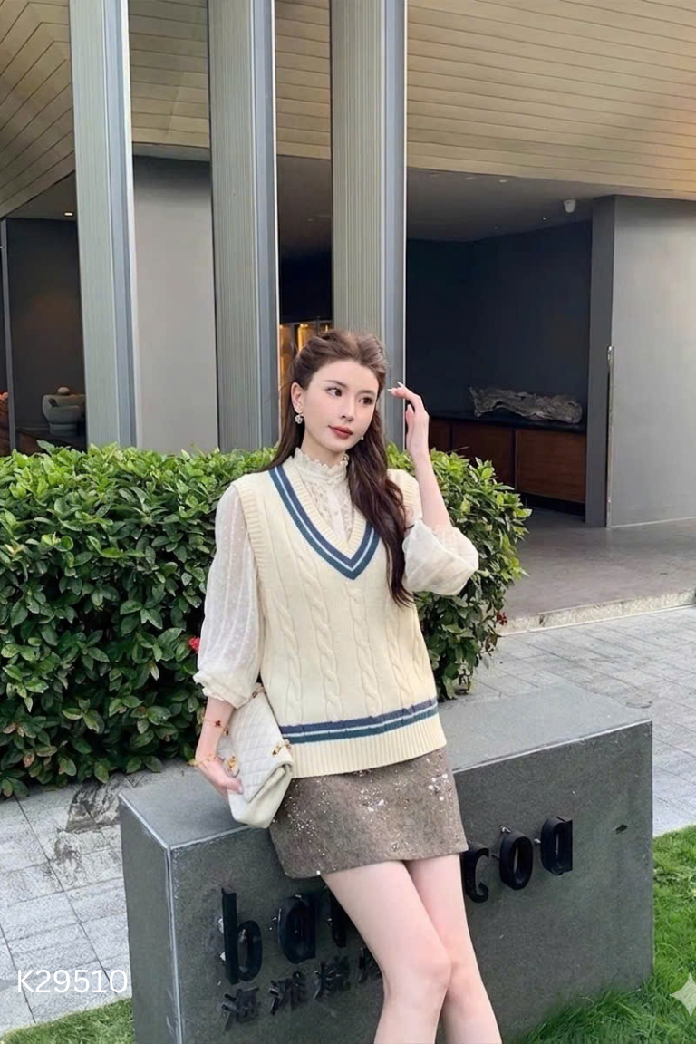Áo gile len be kẻ cổ tim