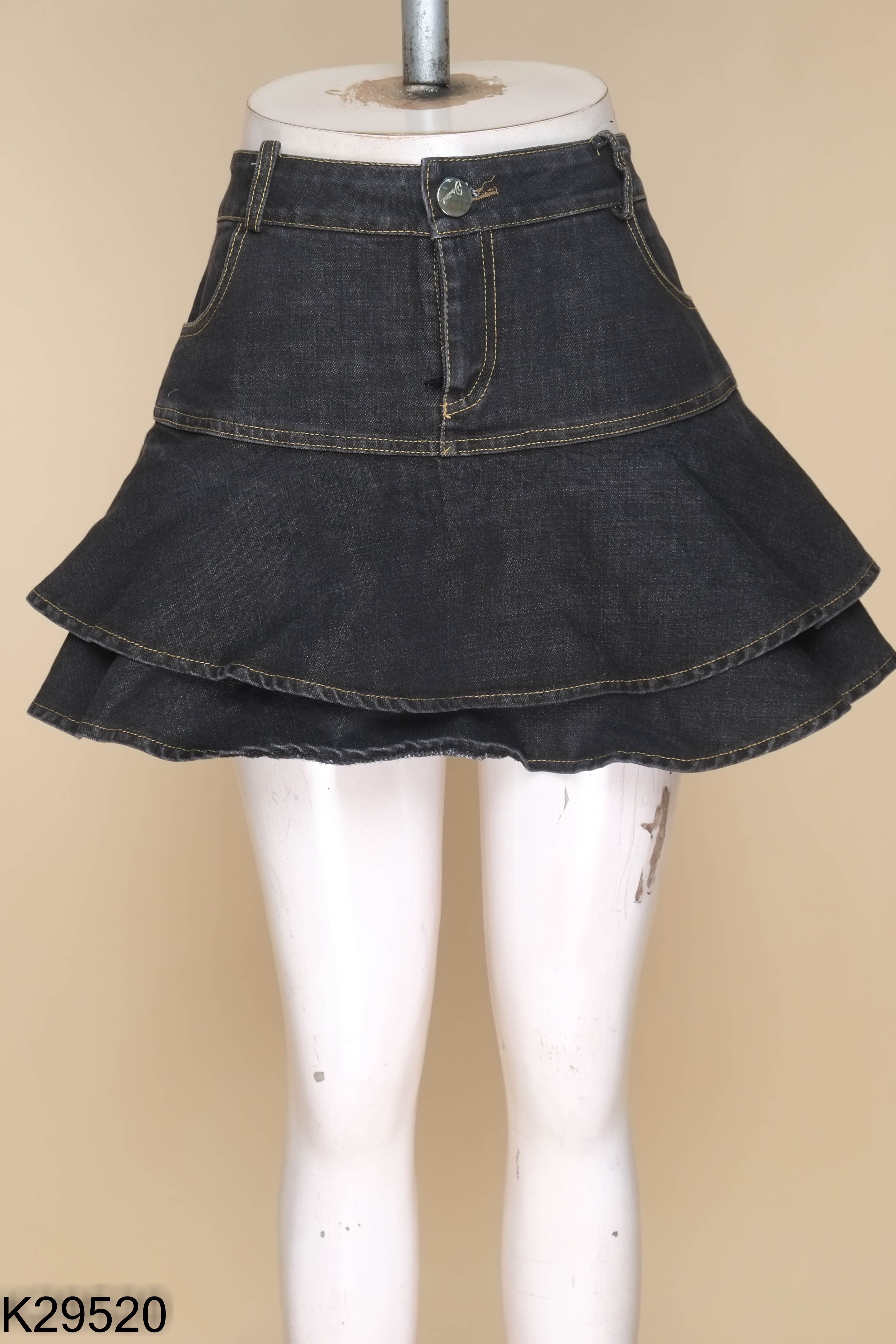 K2952010630-Chân váy jeans xám đen viền chỉ nâu
