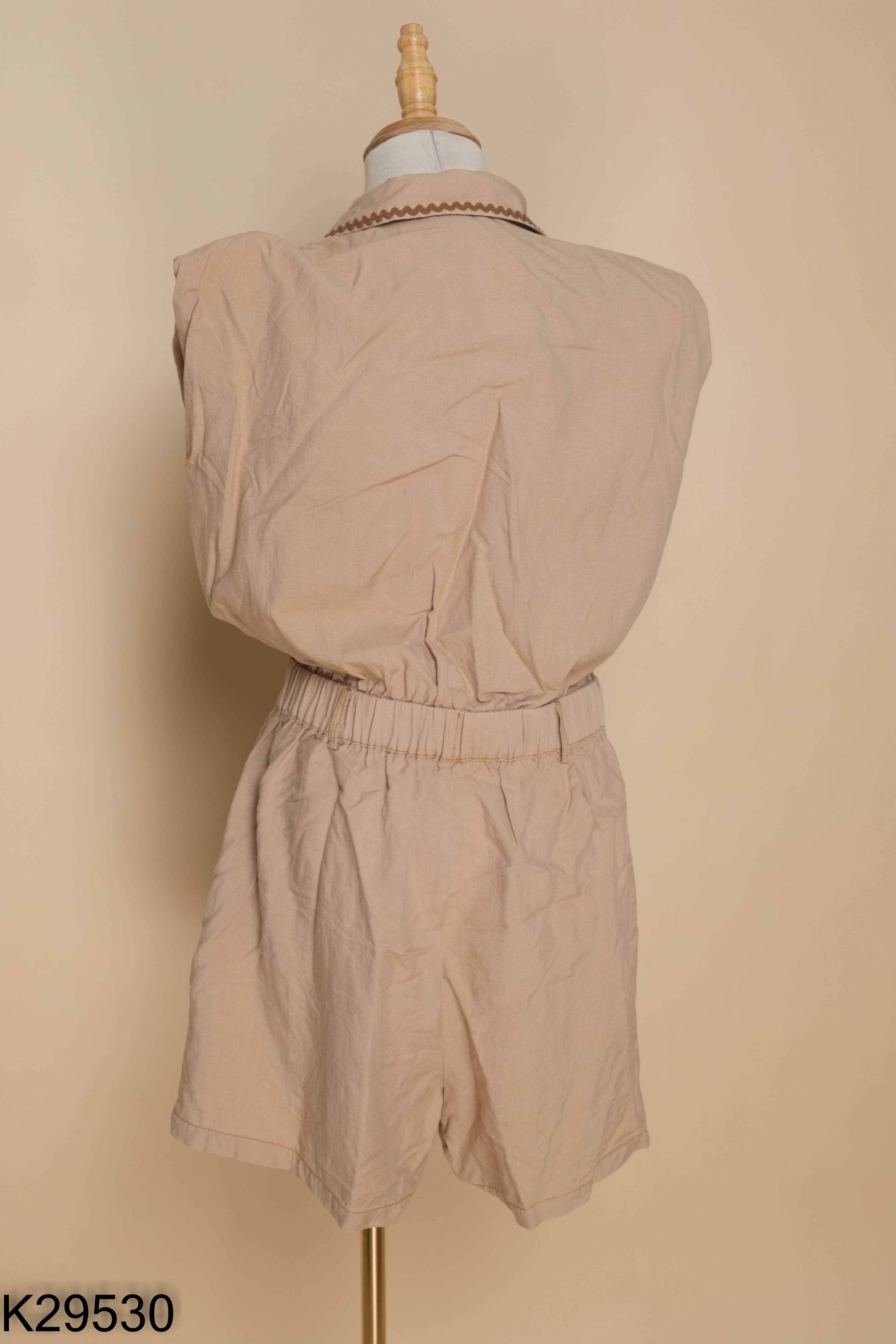 Jumpsuit đũi be cổ sơ mi