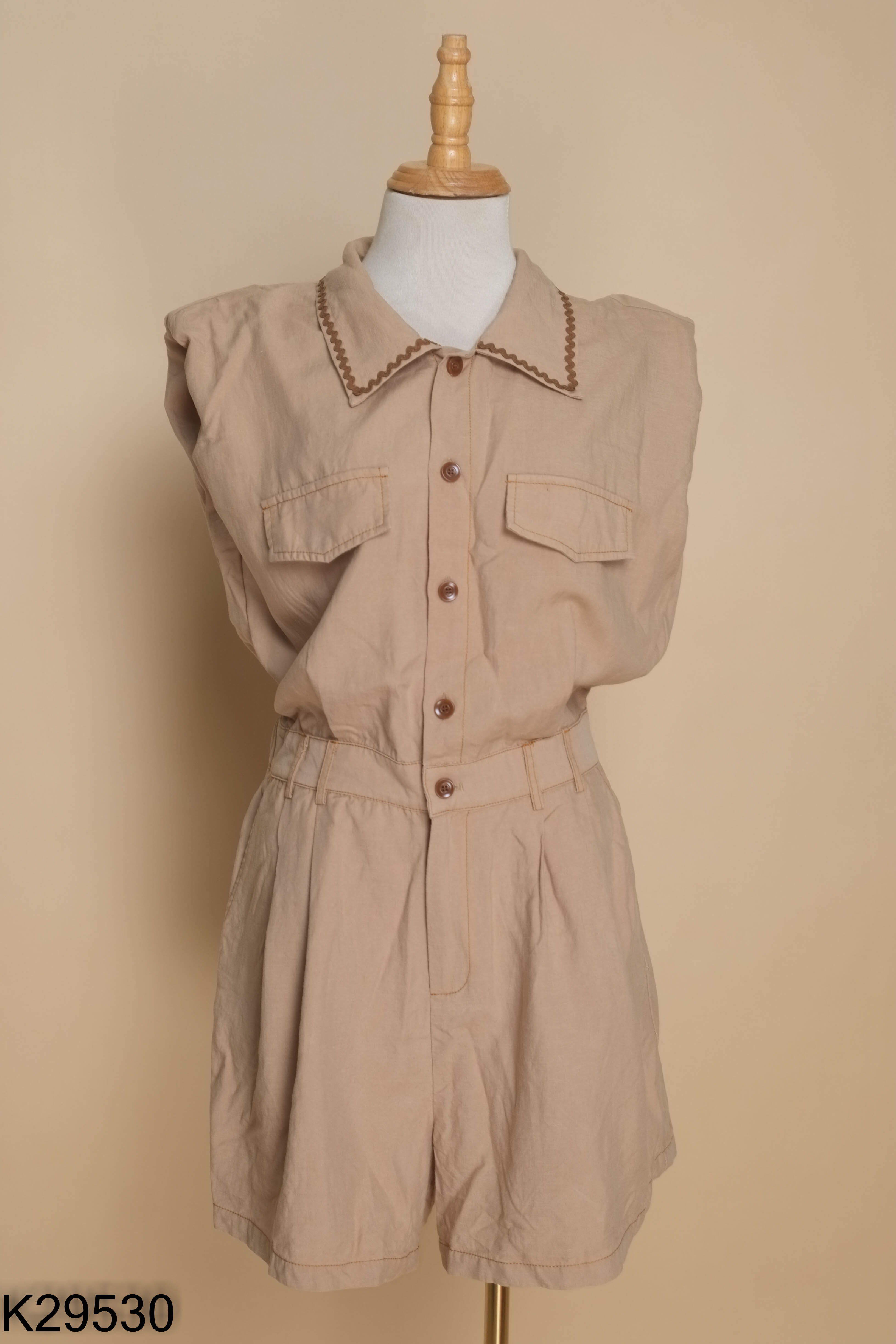 Jumpsuit đũi be cổ sơ mi