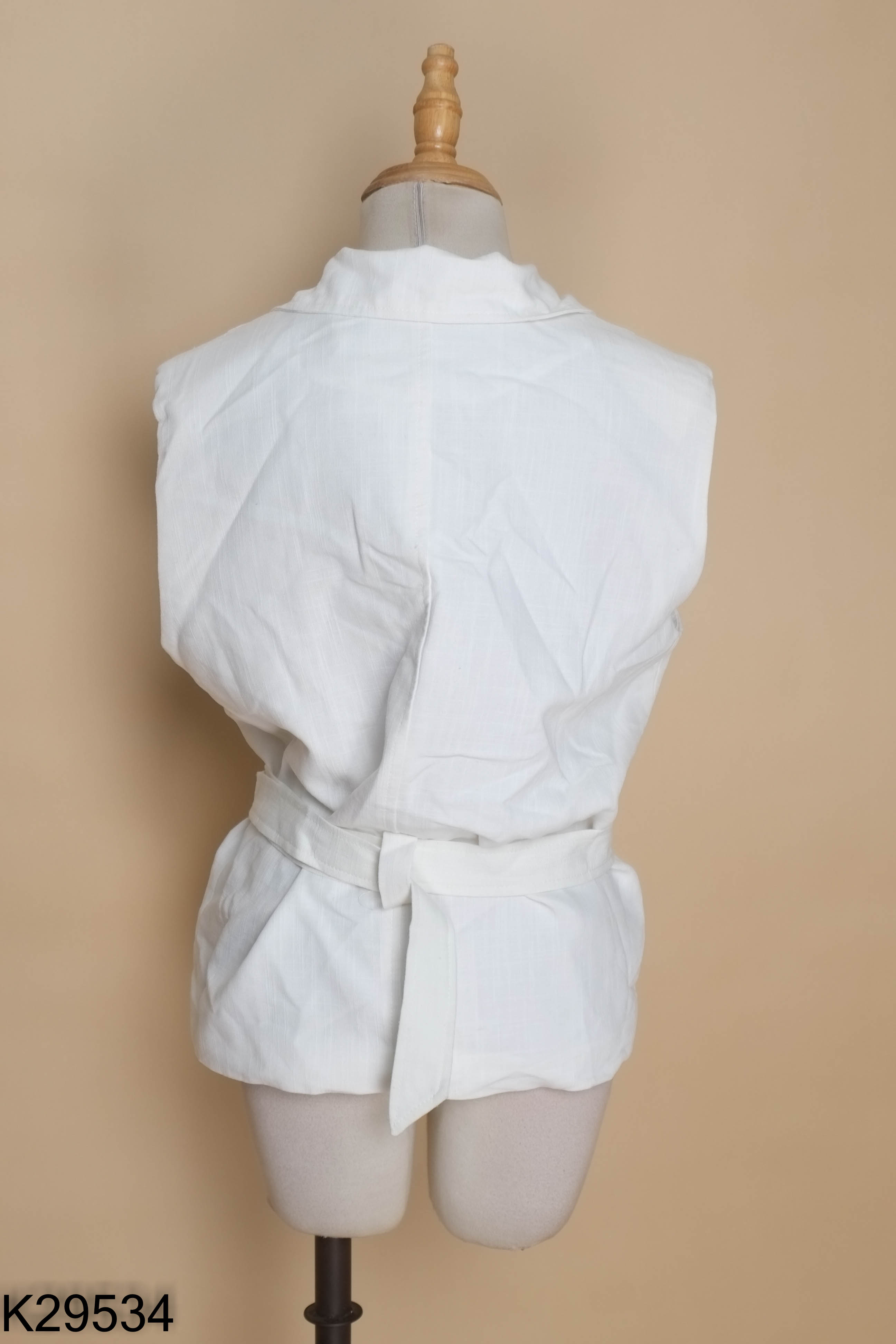 Áo gile trắng phối đai