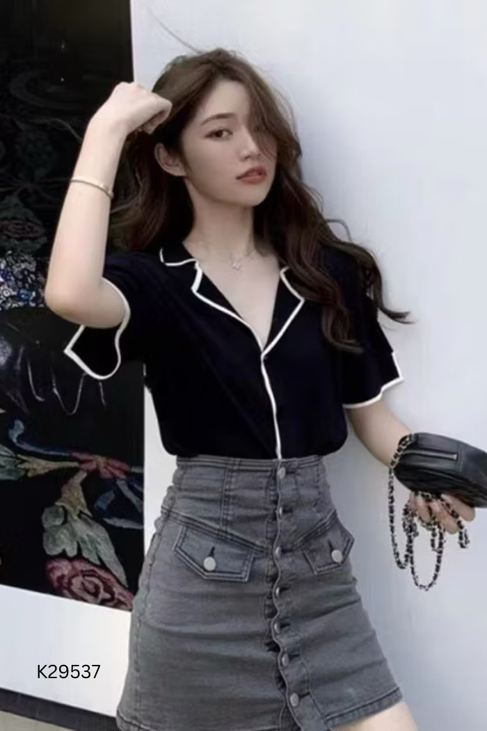 Áo xanh than SPAO viền trắng