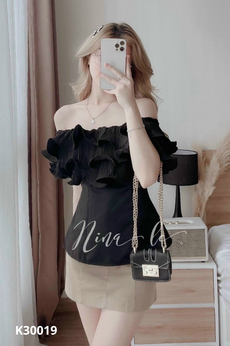 Áo đen trơn trễ vai
