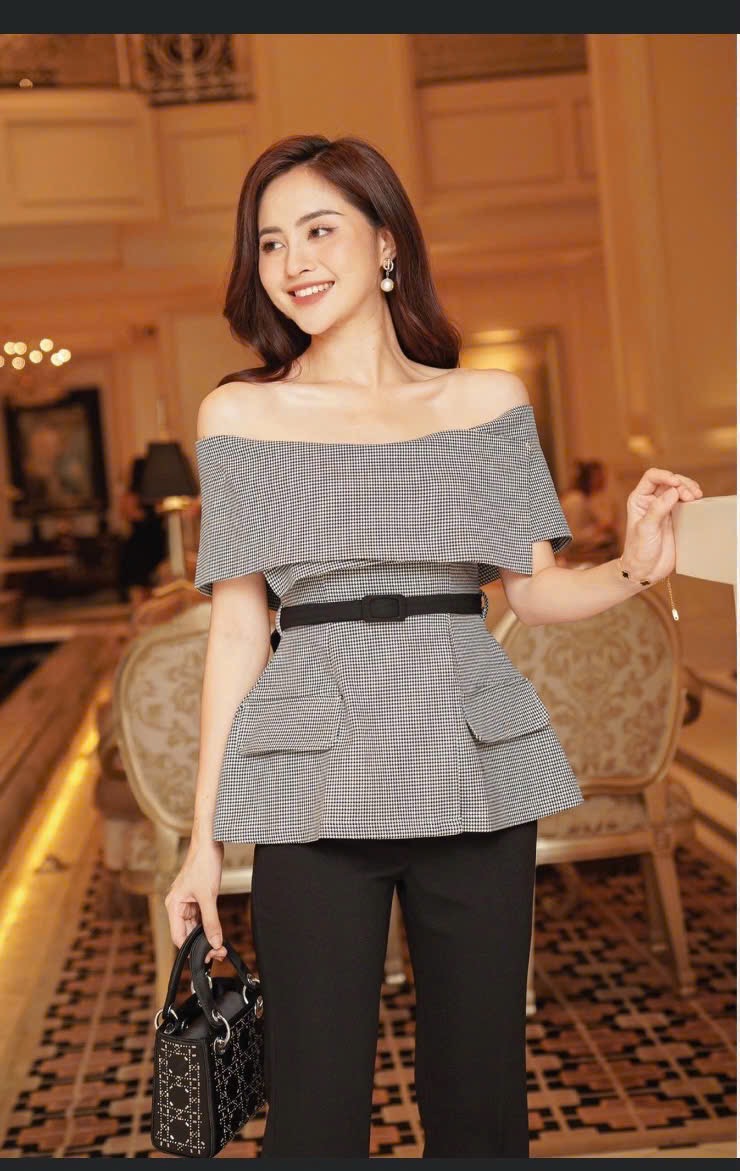 Áo RICCI đen họa tiết trắng trễ vai