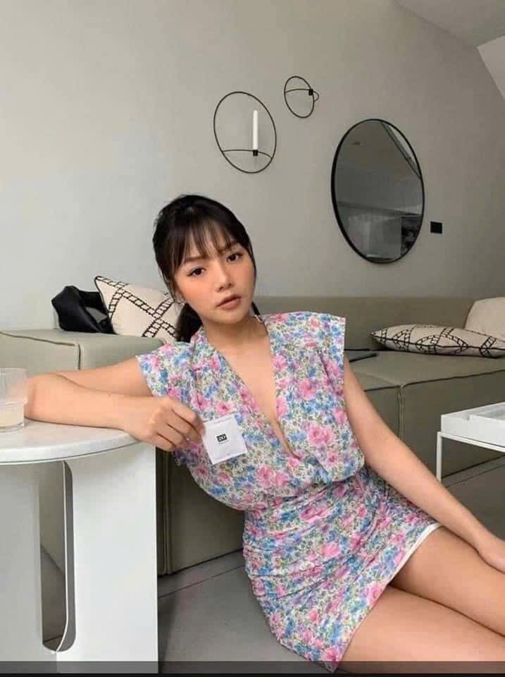 Váy ZARA phối nhiều màu