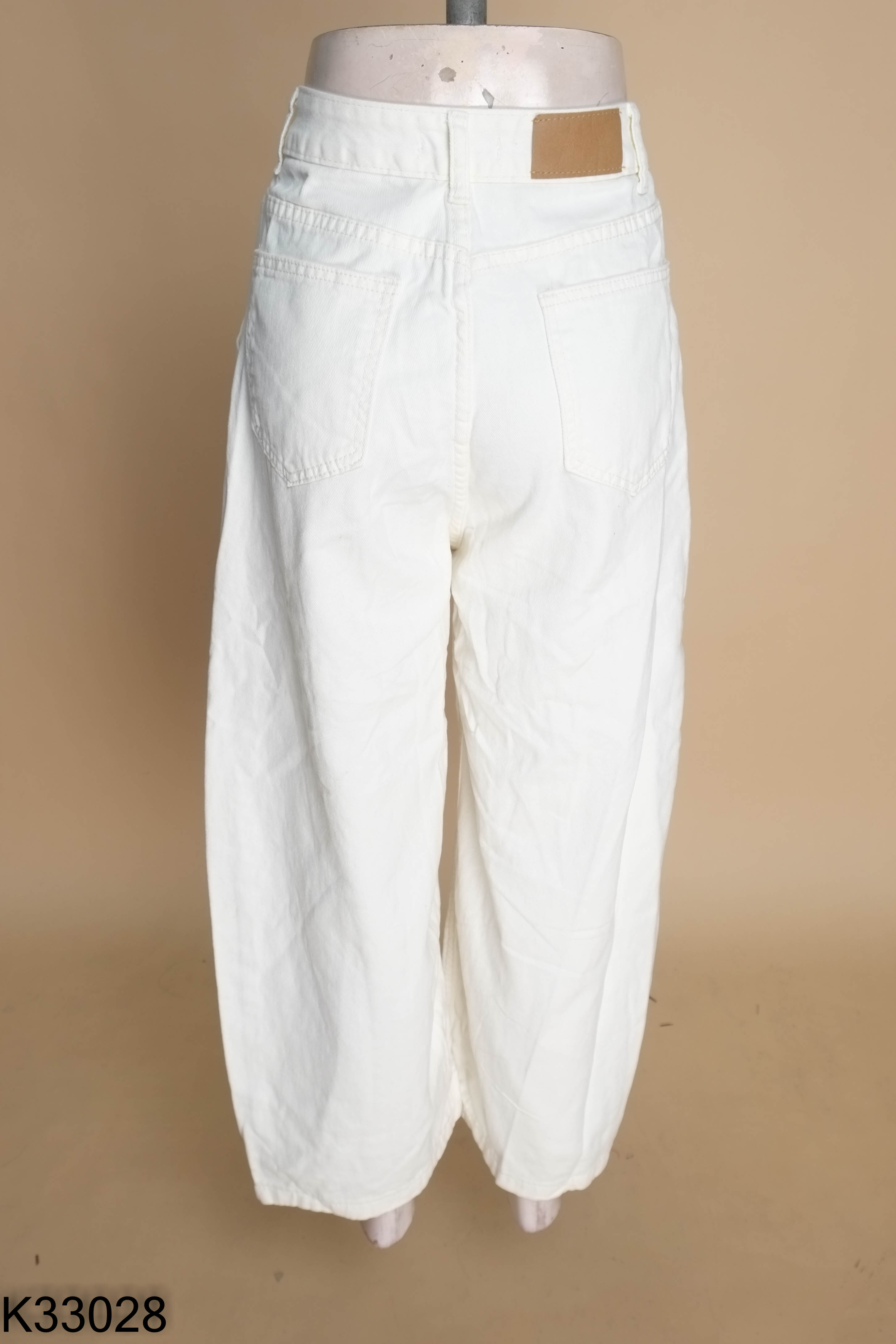 Quần jeans trắng gân giữa