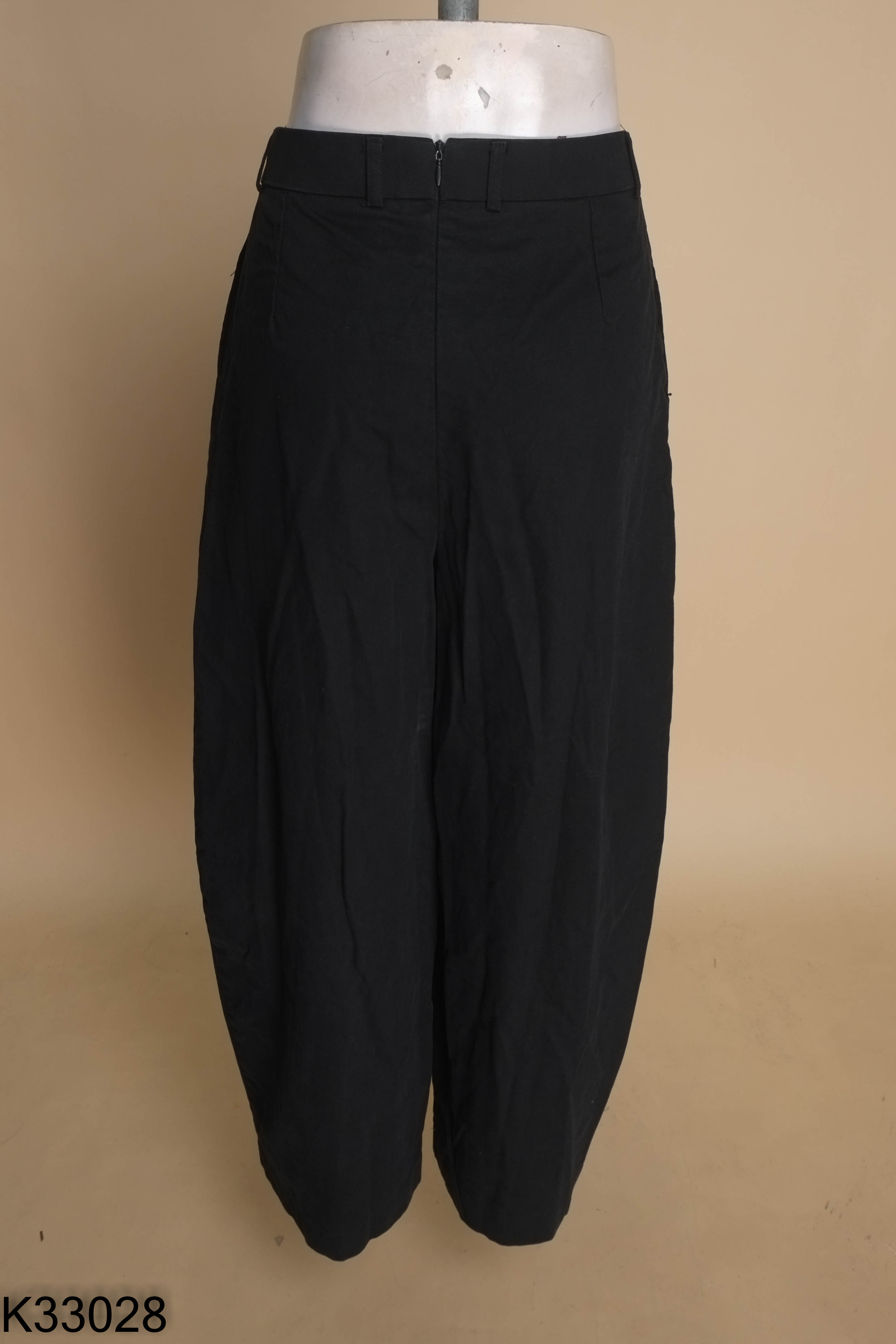 Quần jeans đen CONFI ống rộng