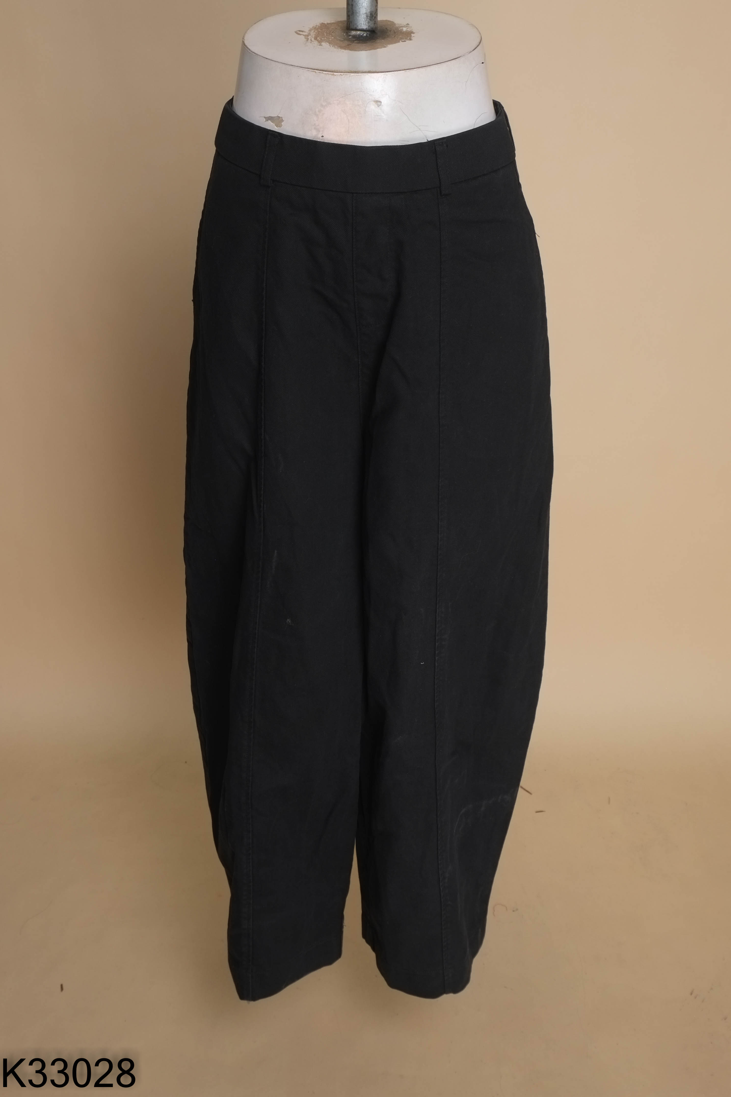 Quần jeans đen CONFI ống rộng