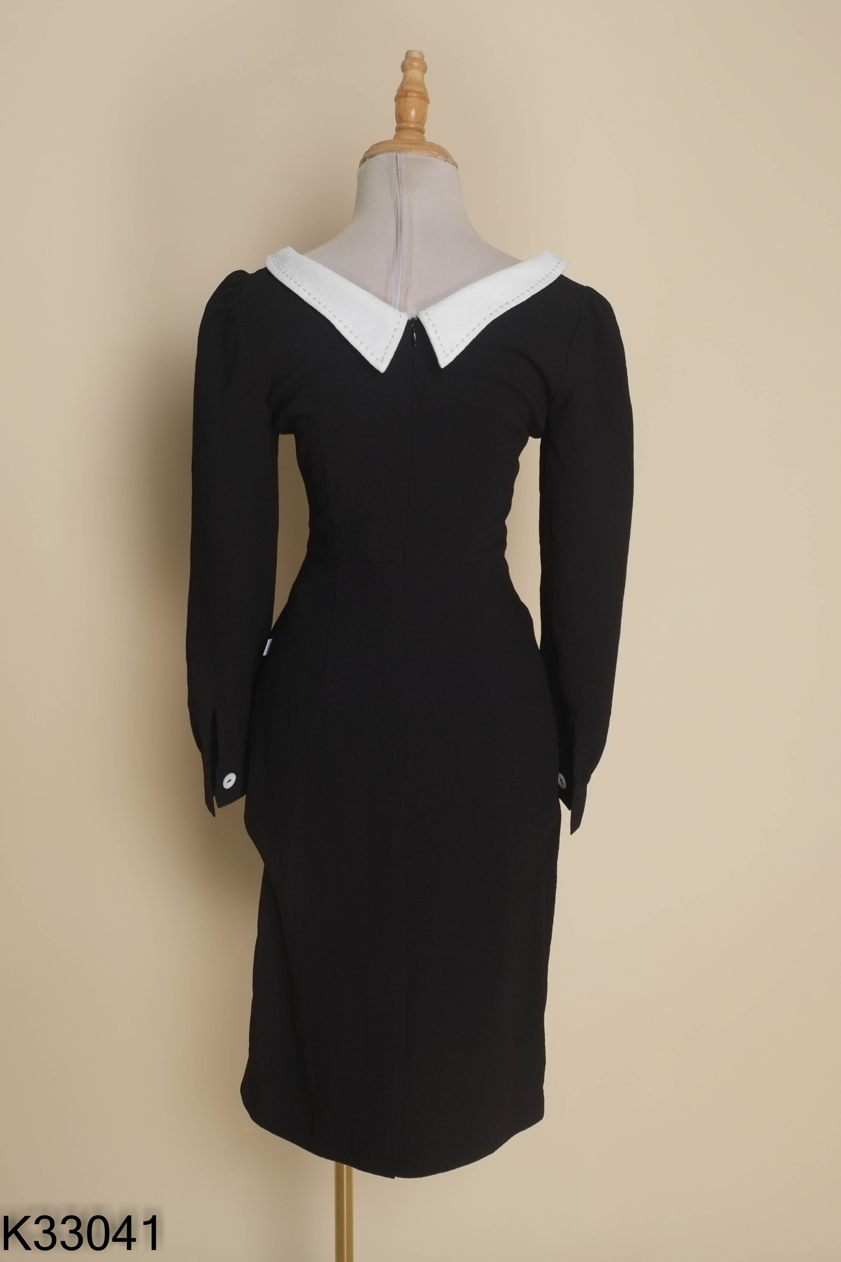 Váy D.CHIC đen cổ trắng
