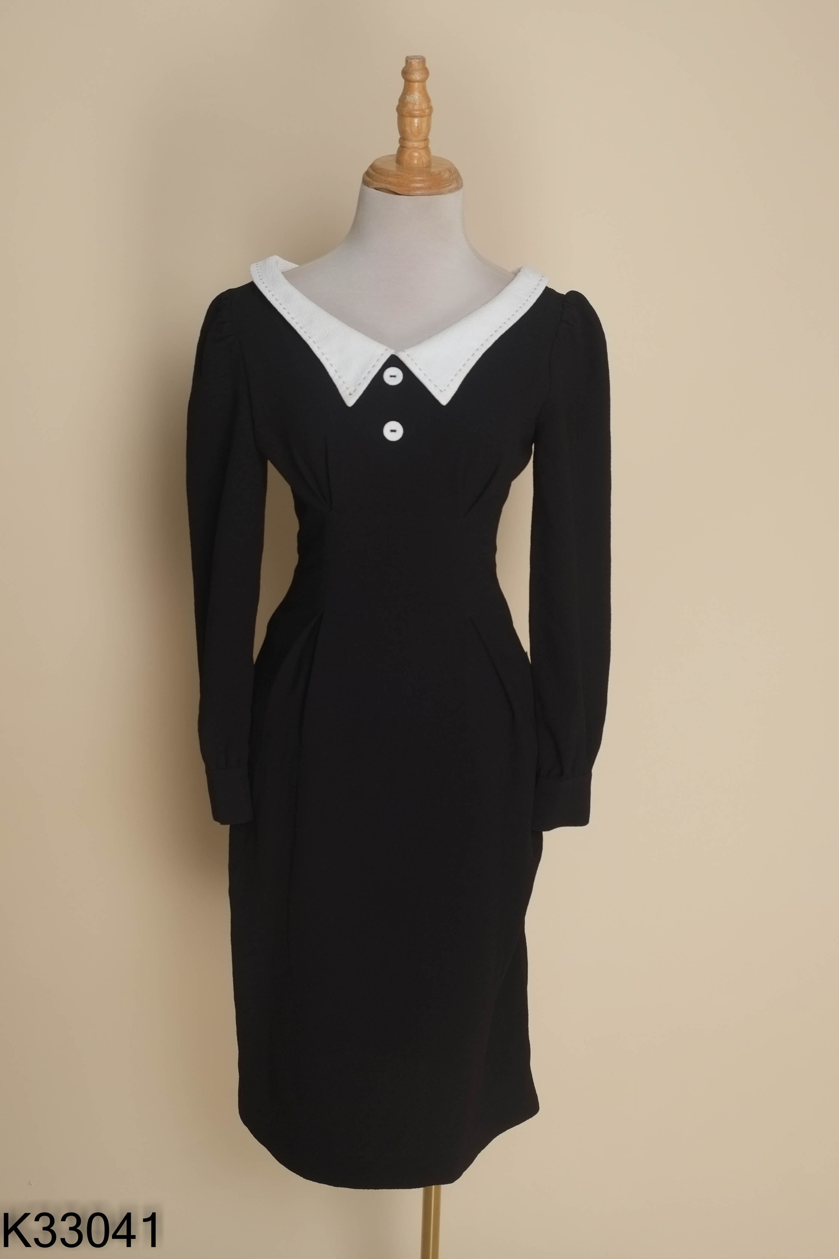 Váy D.CHIC đen cổ trắng