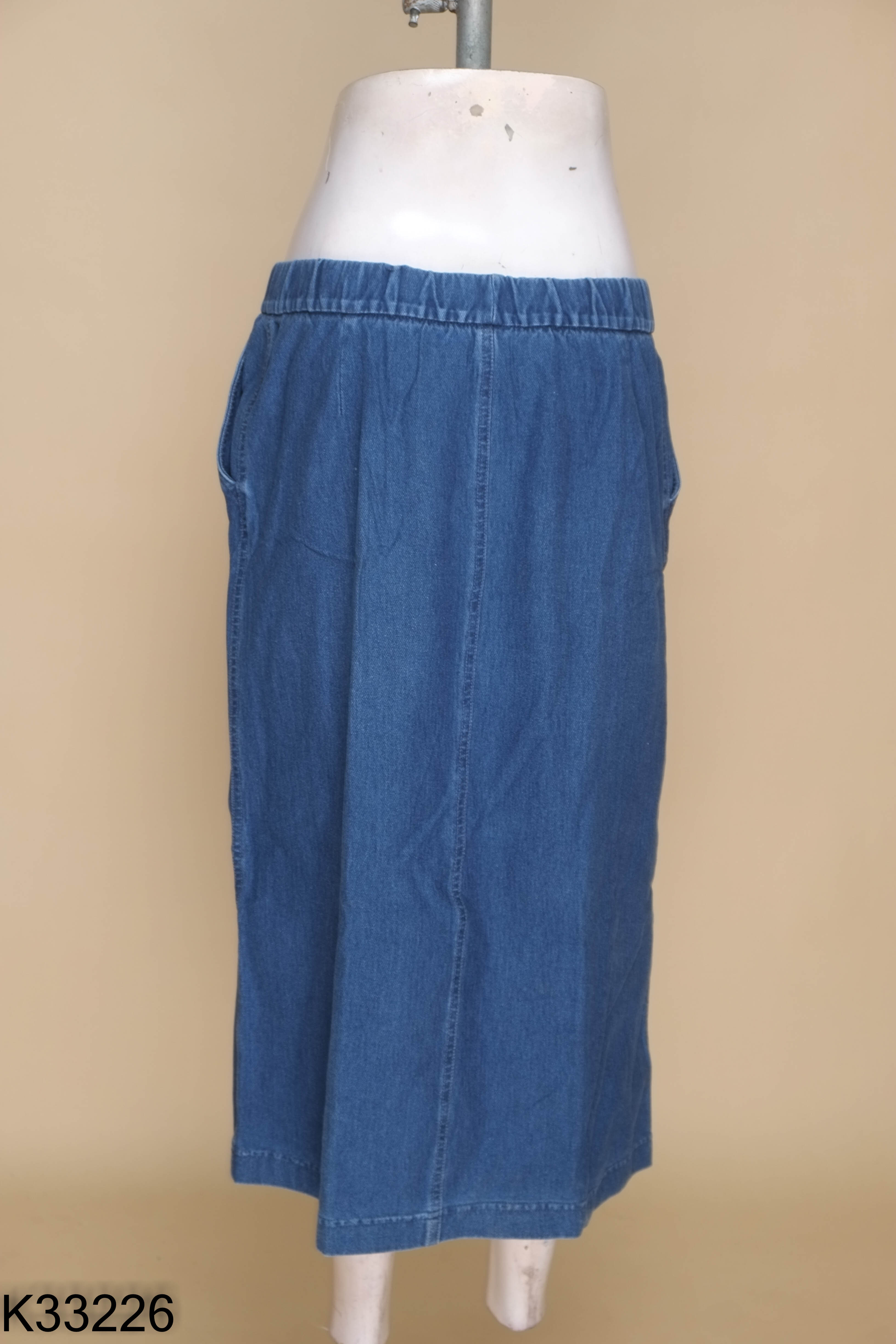 Chân váy jeans xanh UNIQLO trơn